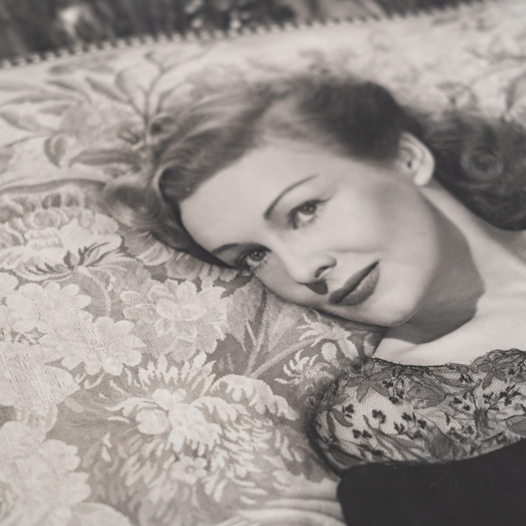 Photographie en noir et blanc de Madeleine Carroll par Henry Waxman en vente 3