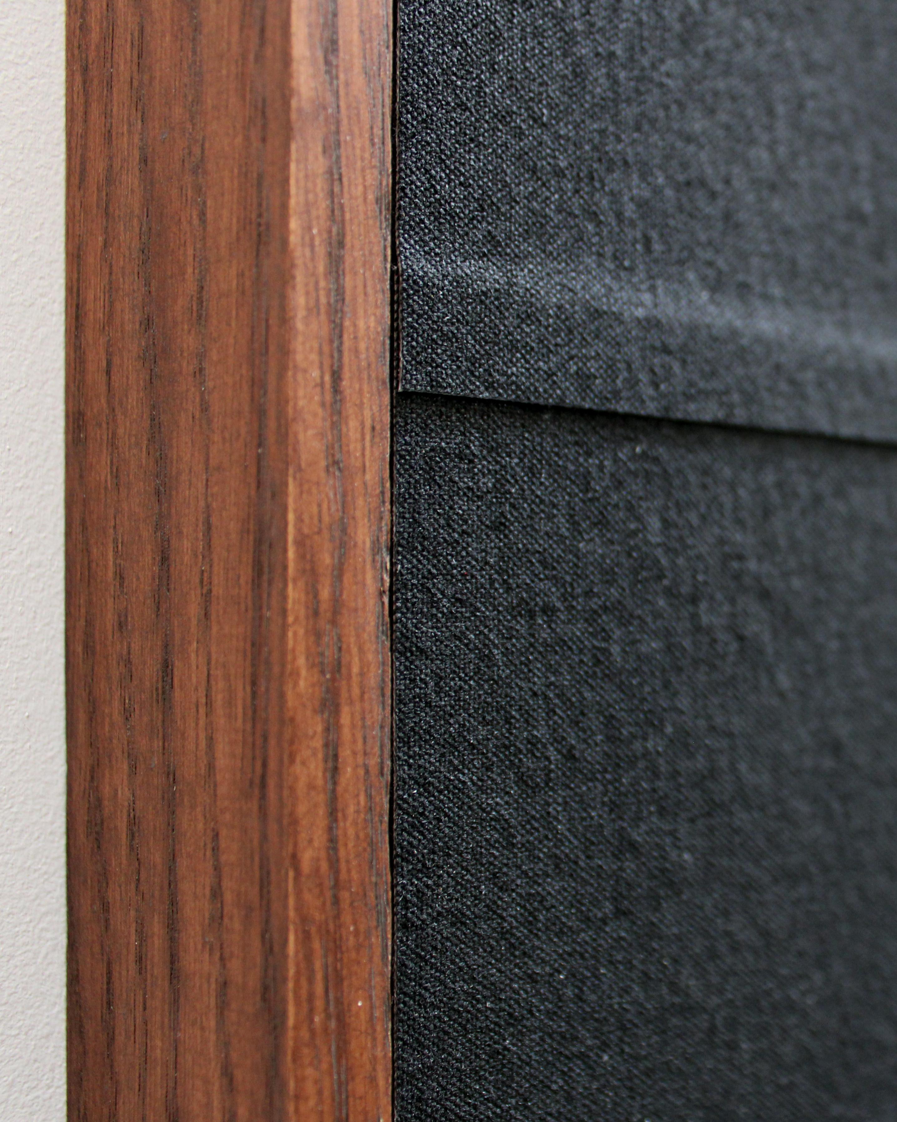 Henry Woolway, Remembering This Side of You, 2025

Toile superposée teintée à l'acrylique avec bords effilochés
68 x 57.5 cm
L'œuvre d'art est encadrée à la main dans un cadre à plateau.

Le vaste corpus d'œuvres d'Henry Up&Up porte un regard franc