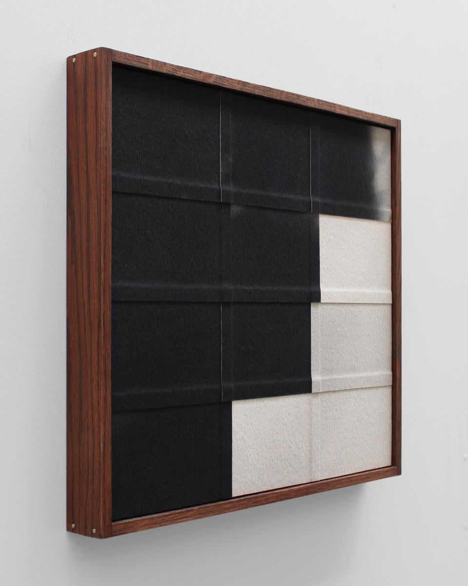 Separated By The Moment - Peinture abstraite minimaliste texturée sur toile - Painting de Henry Woolway
