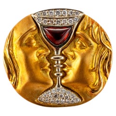 Henryk Kaston Spilla in oro giallo 18 carati Afterdali Tristano e Isotta con granato e diamanti
