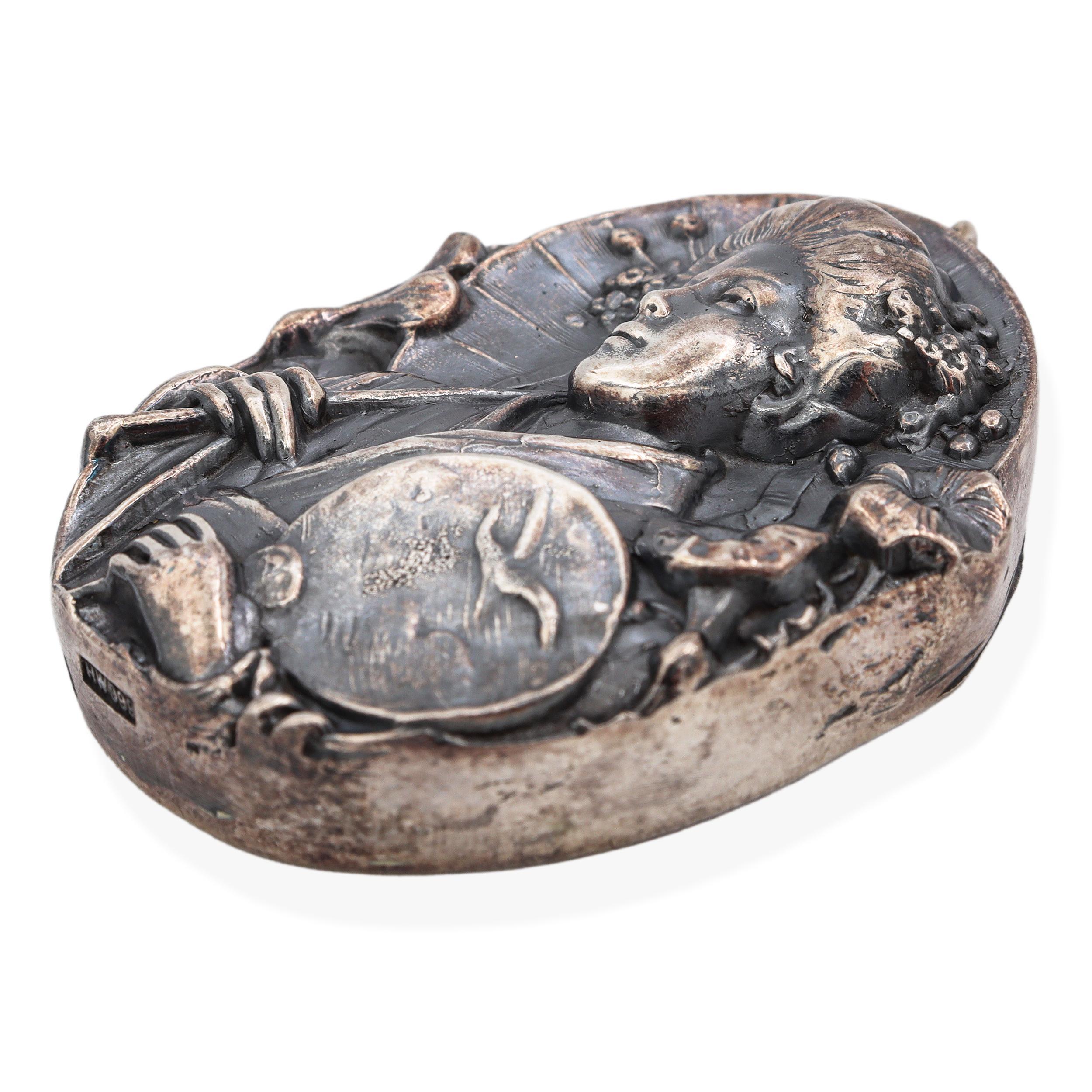Henryk Winograd Pendentif Geisha japonaise en argent pur .999 Repoussé en vente 1