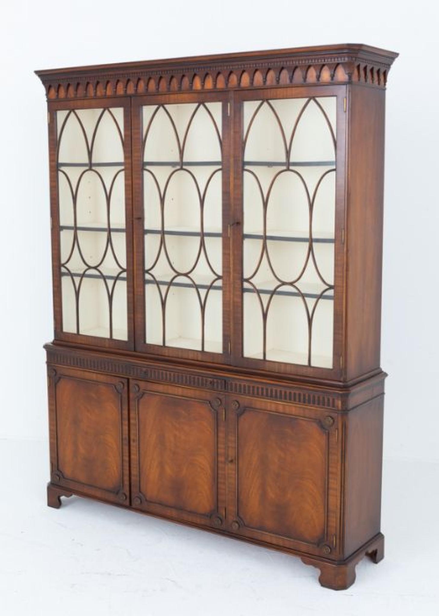 Hepplewhite Bookcase Mahogany Cabinet Revival In Good Condition For Sale In Potters Bar, GB