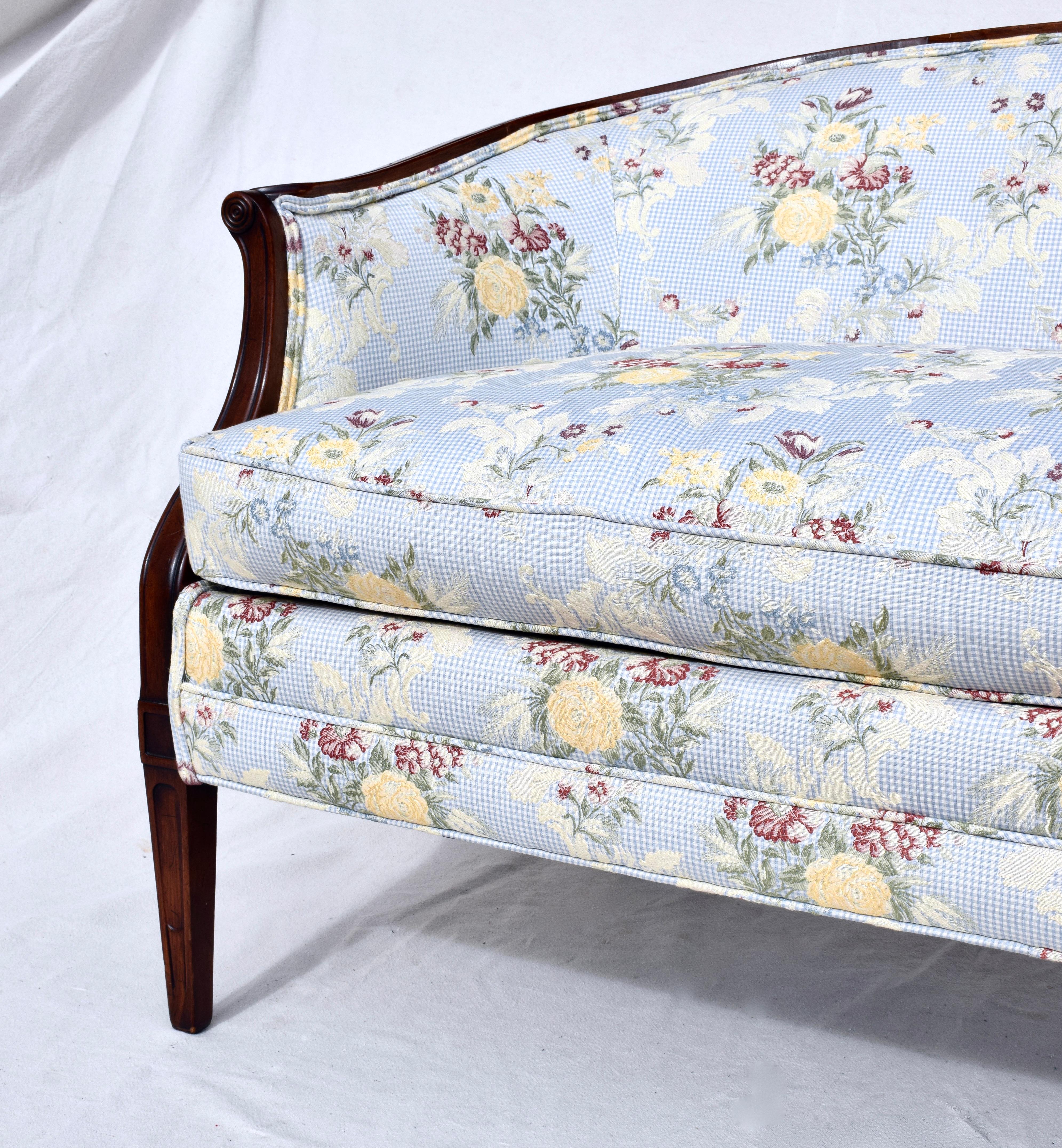 Hepplewhite Bow Back Mahogany Settee Sofa In Excellent Condition In Southampton, NJ