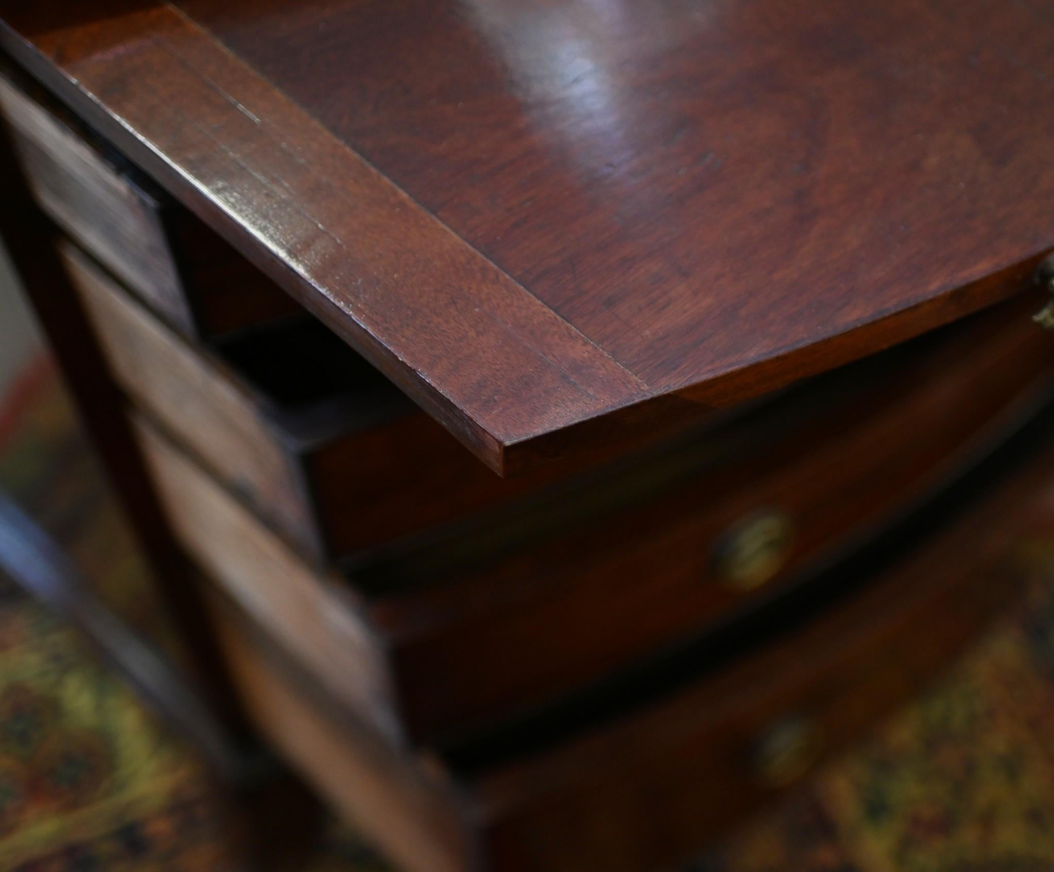 Hepplewhite Bow Front Chest Of Drawers Mahogany 1820 In Good Condition In Potters Bar, GB