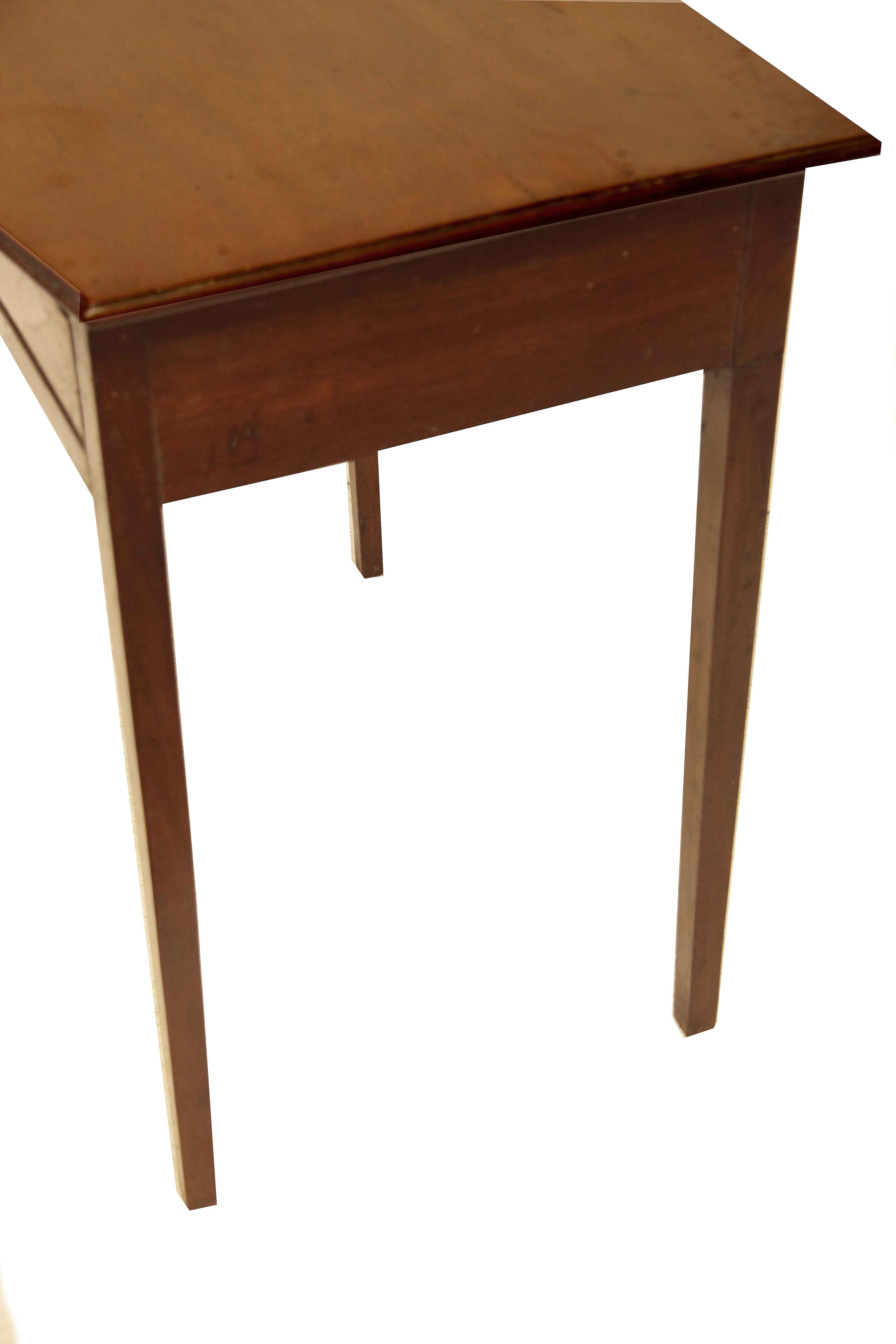 English Hepplewhite Bow Front Side Table For Sale