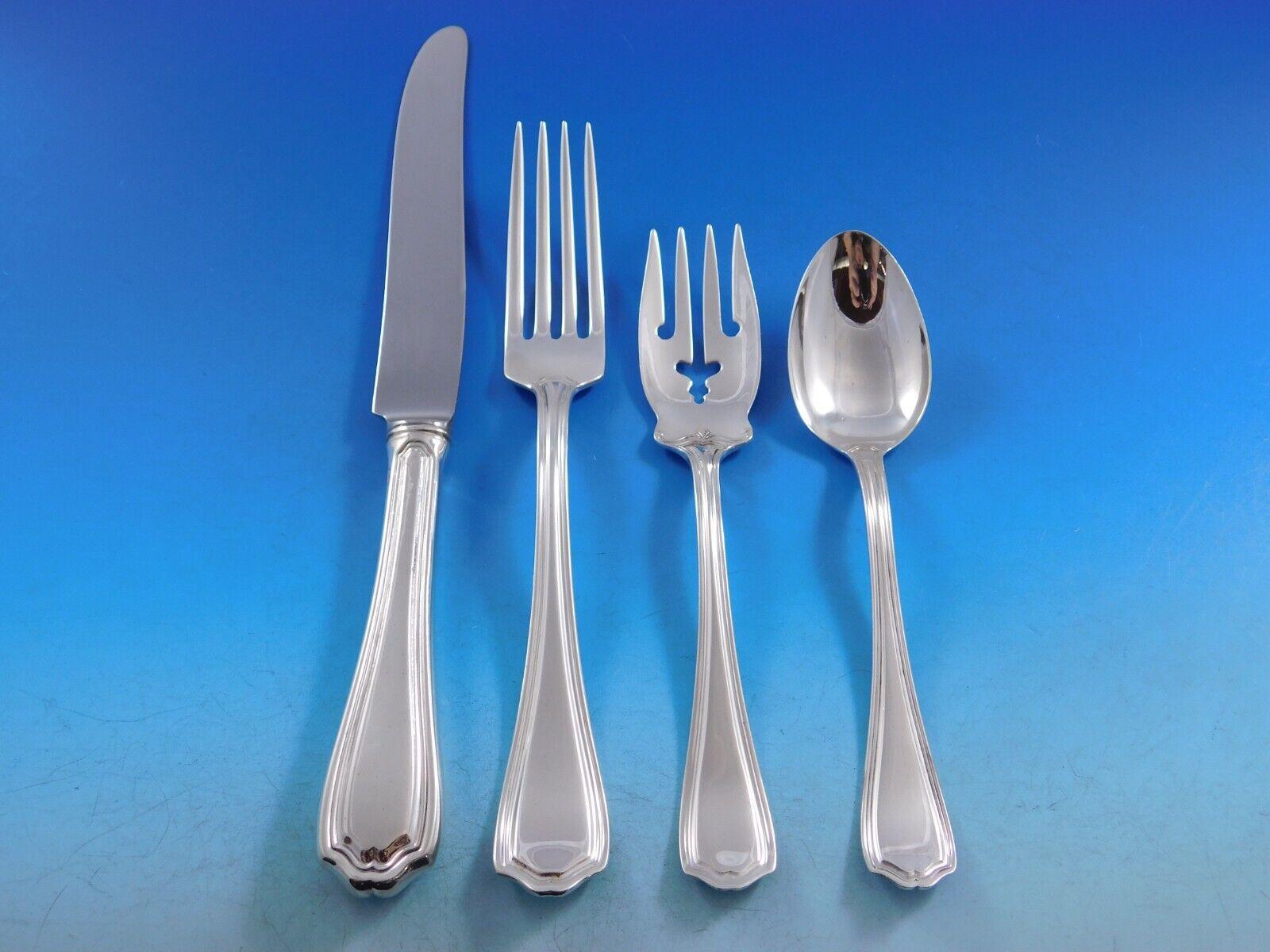 Hepplewhite by Reed & Barton sterling silver Flatware set, 43 pieces. This tailored, timeless pattern is a best seller. This set includes:

8 Regular Knives, 9 1/4
