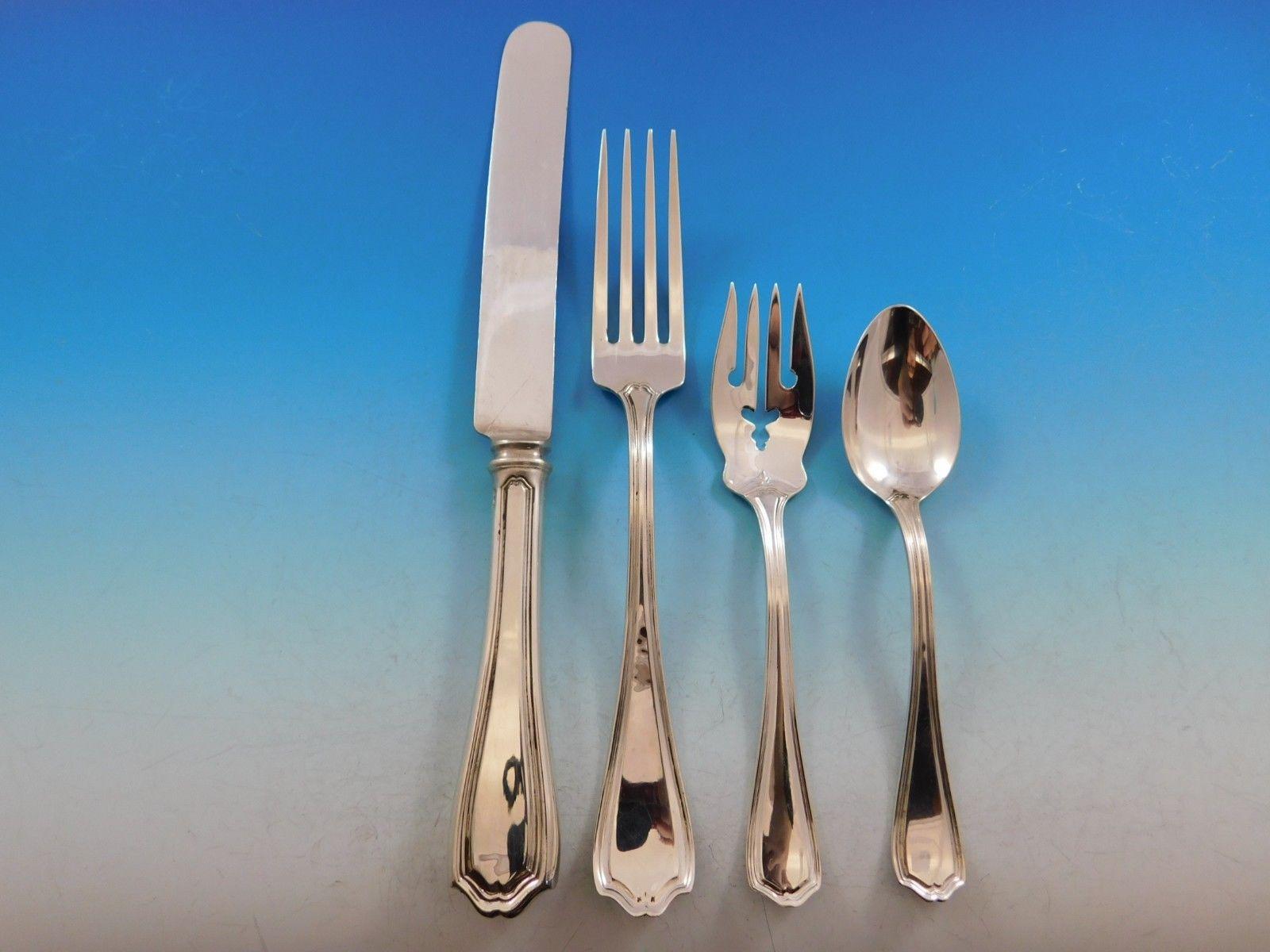 Monumental dinner and luncheon size Hepplewhite by Reed & Barton sterling silver flatware set, 129 pieces. This tailored, timeless pattern is a best seller. This set includes:

12 dinner size knives, 10