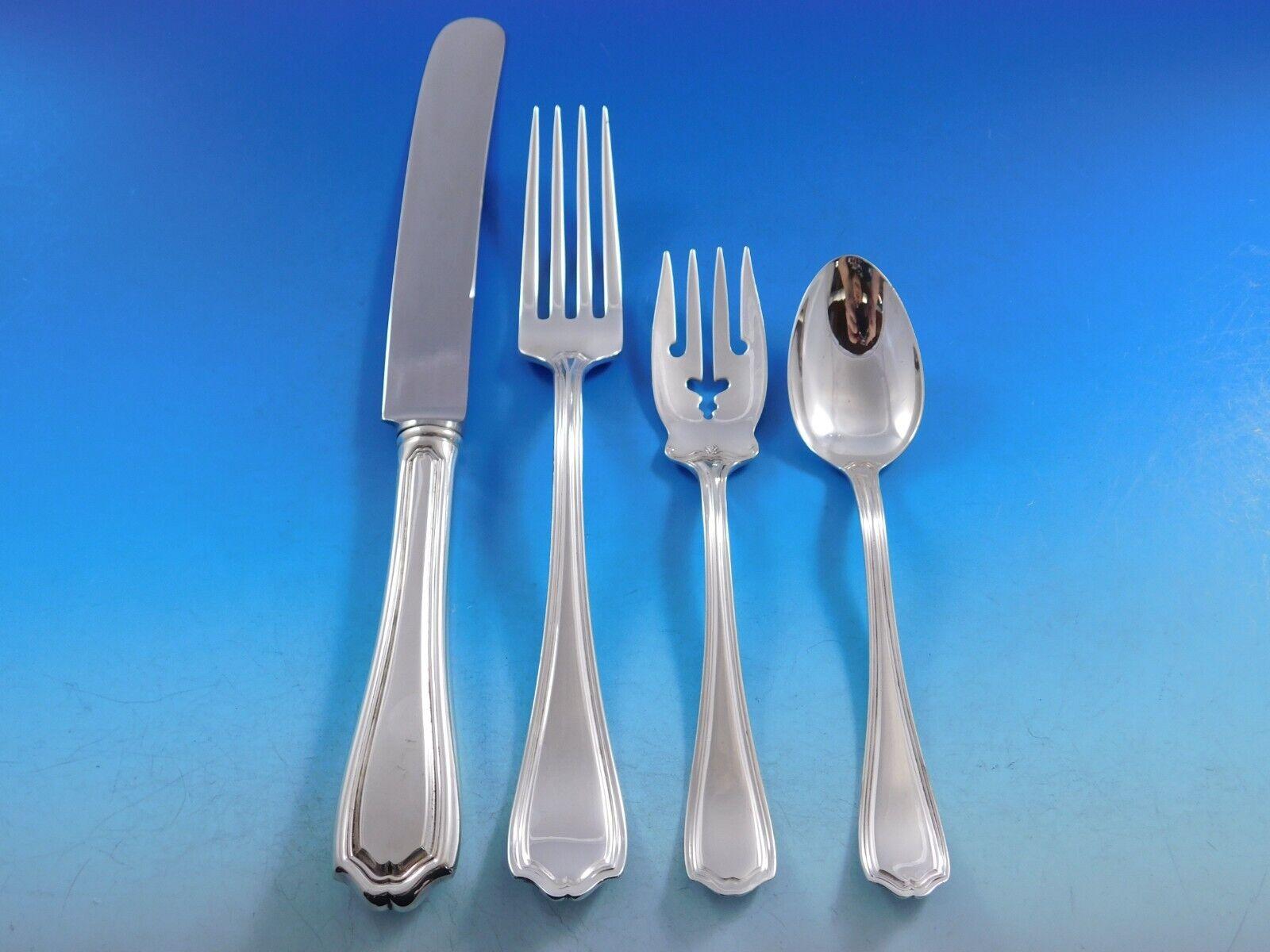 Dinner Size Hepplewhite by Reed & Barton sterling silver Flatware set, 42 pieces. This tailored, timeless pattern is a best seller. This set includes:

8 Dinner Size Knives, 10