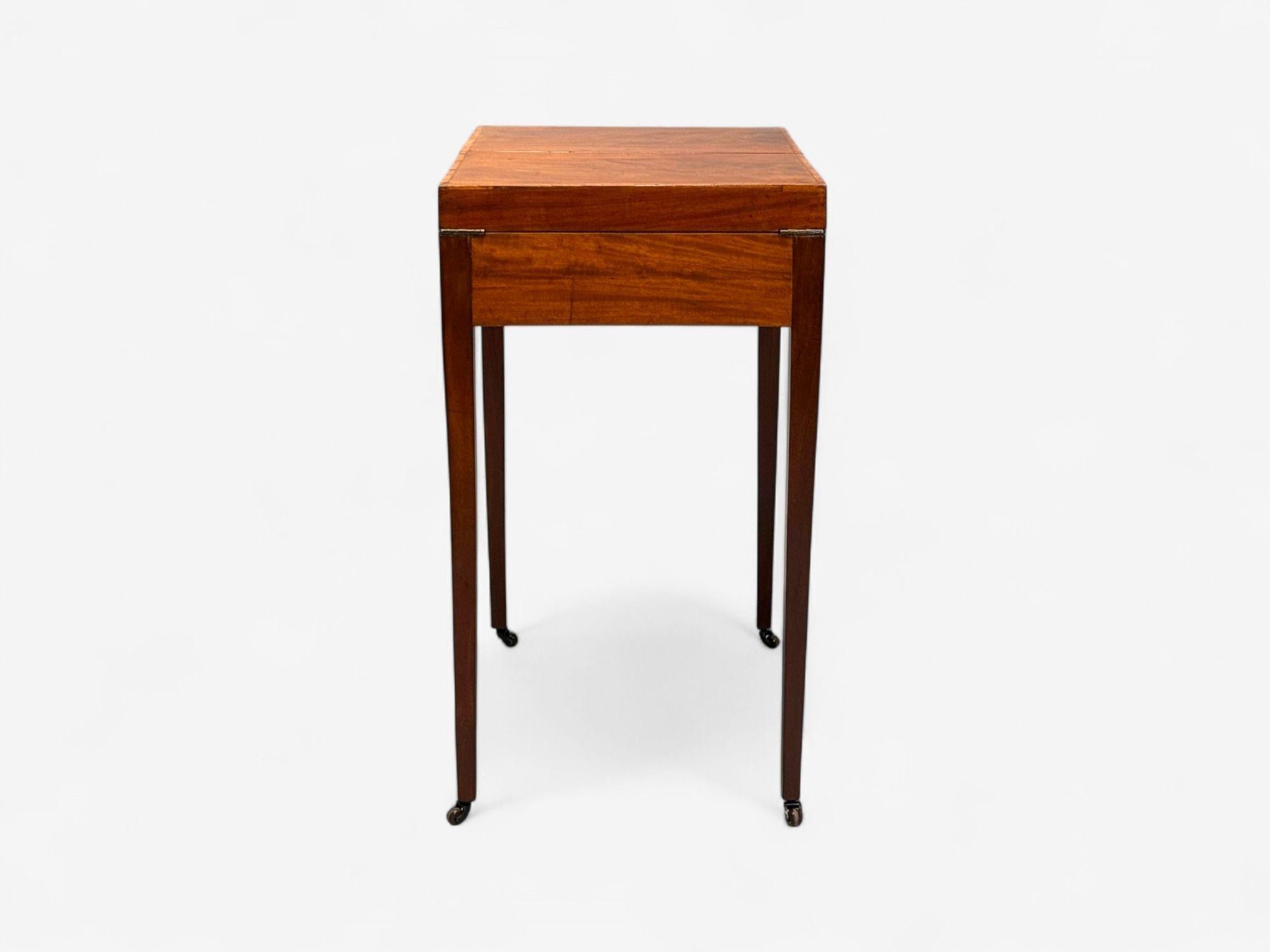Hepplewhite Dressing Table or Vanity, England, Early 19th C. Mahogany, Refinish For Sale 6