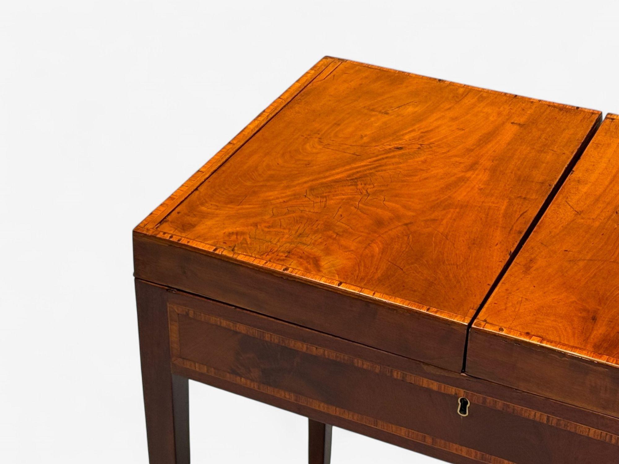 Wood Hepplewhite Dressing Table or Vanity, England, Early 19th C. Mahogany, Refinish For Sale