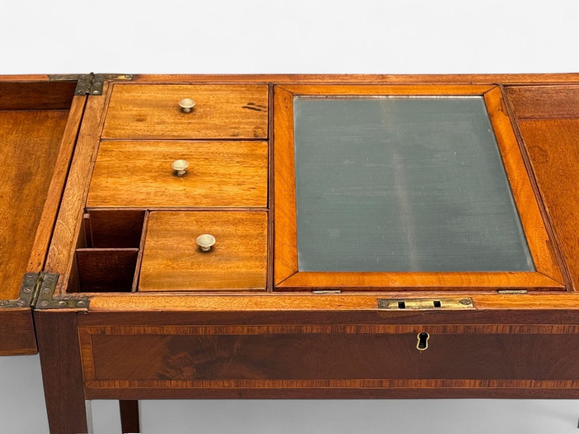 Hepplewhite Dressing Table or Vanity, England, Early 19th C. Mahogany, Refinish For Sale 3