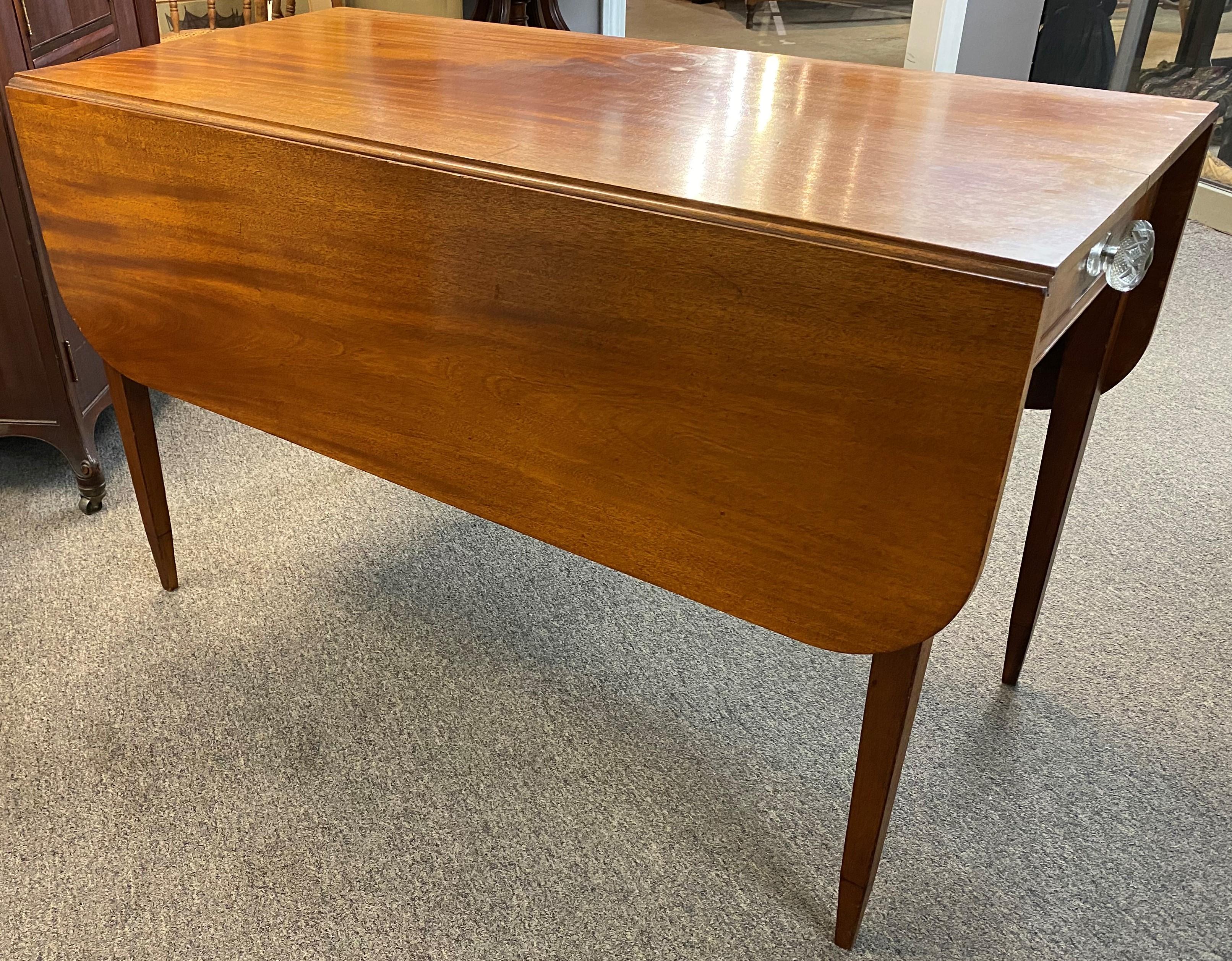 Hepplewhite Drop Leaf Table with Timothy Pickering Salem MA Provenance In Good Condition In Milford, NH