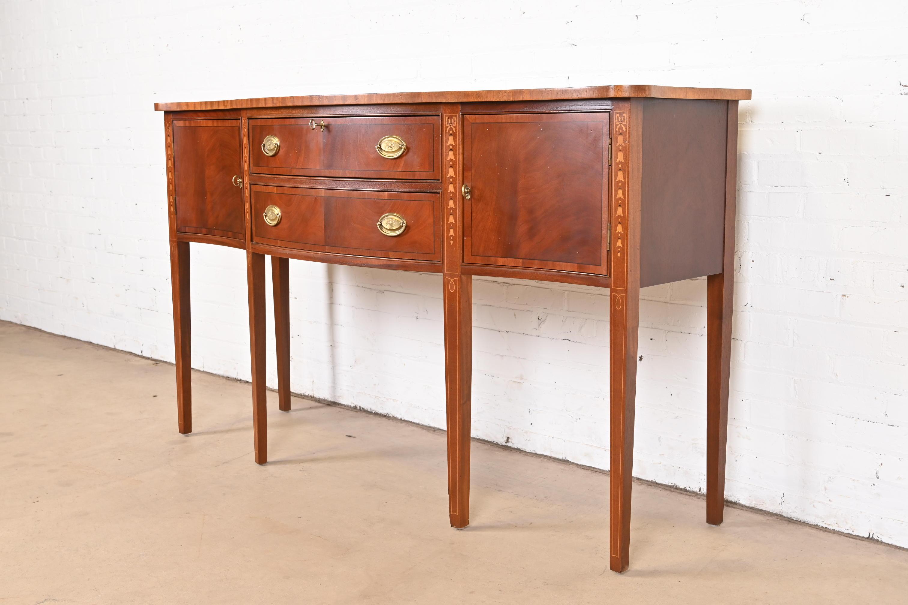 Hepplewhite Inlaid Mahogany Serpentine Front Sideboard Buffet or Credenza In Good Condition In South Bend, IN