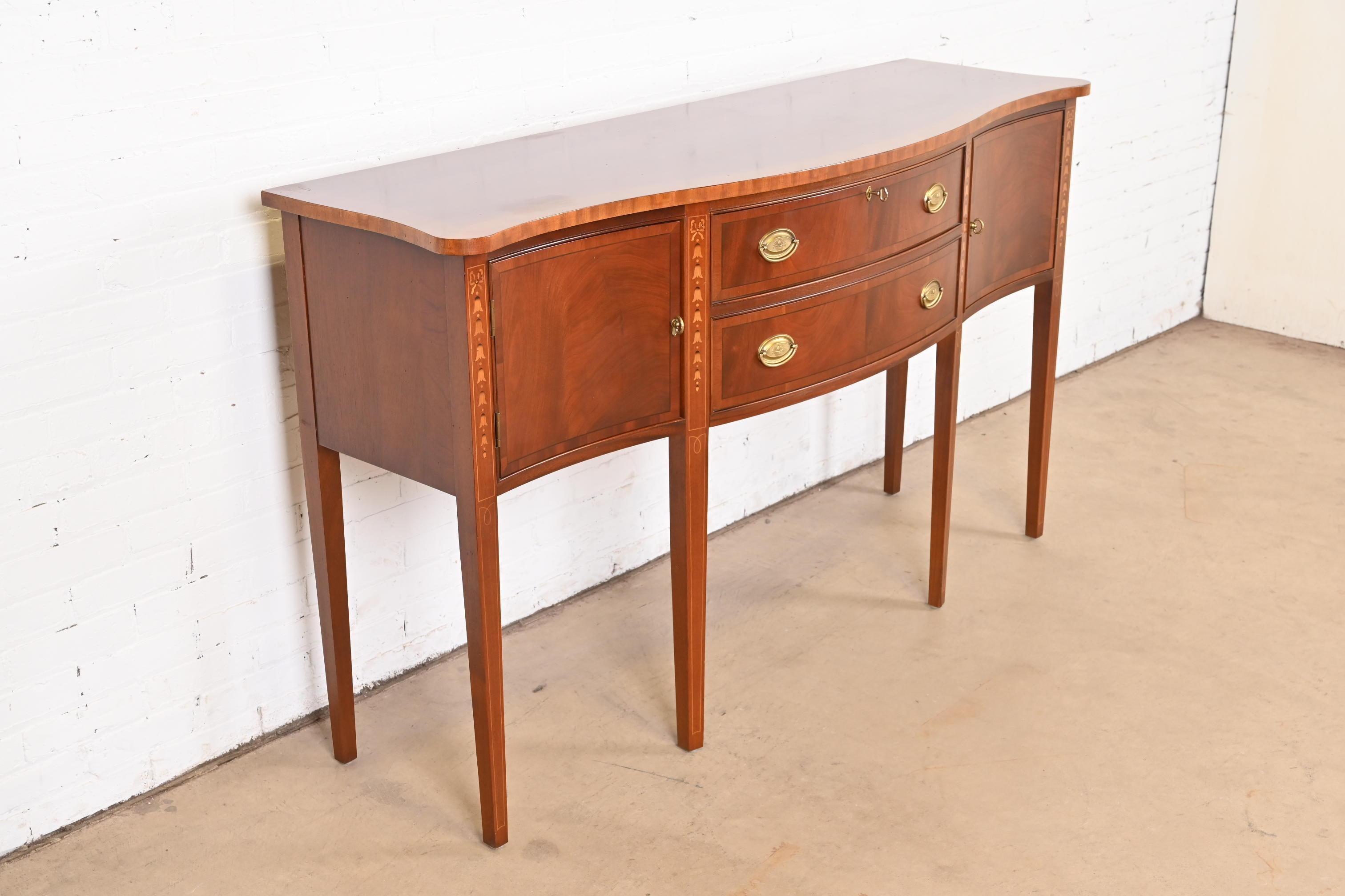 Hepplewhite Inlaid Mahogany Serpentine Front Sideboard Buffet or Credenza For Sale 1