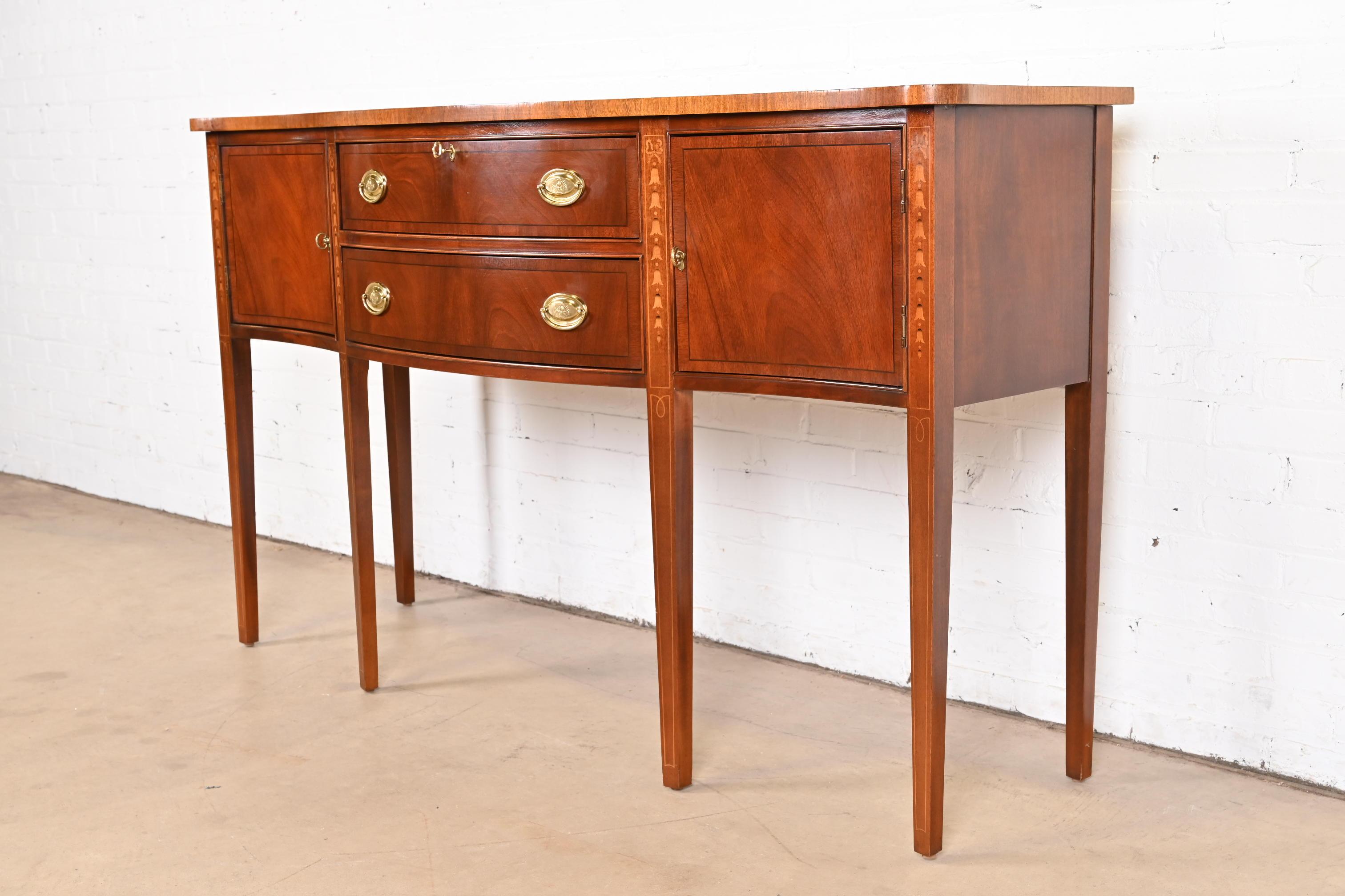 Hepplewhite Inlaid Mahogany Serpentine Front Sideboard Credenza In Good Condition For Sale In South Bend, IN