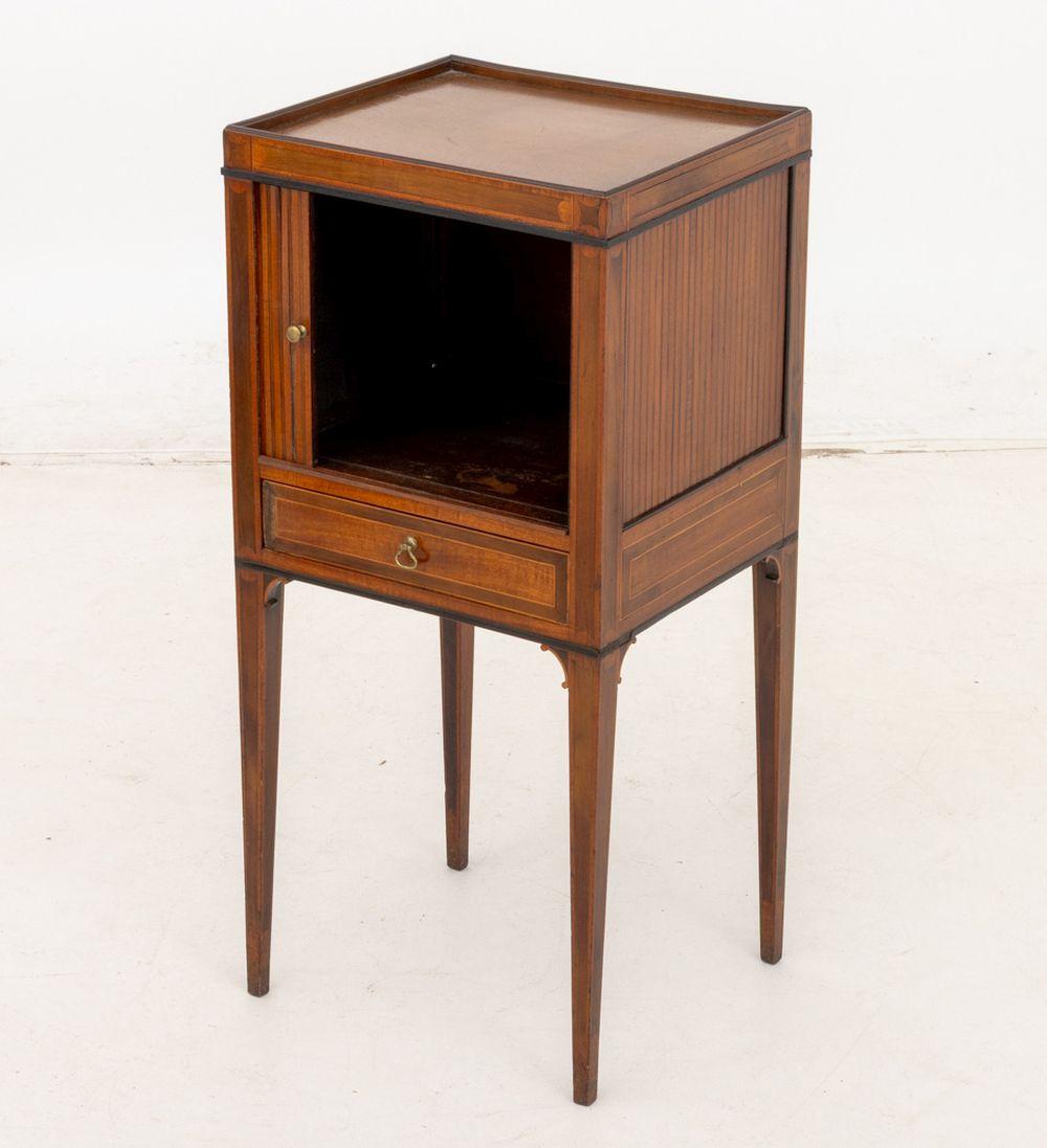 Table de chevet en acajou de Hepplewhite, c. 1800 Bon état - En vente à Astoria, NY