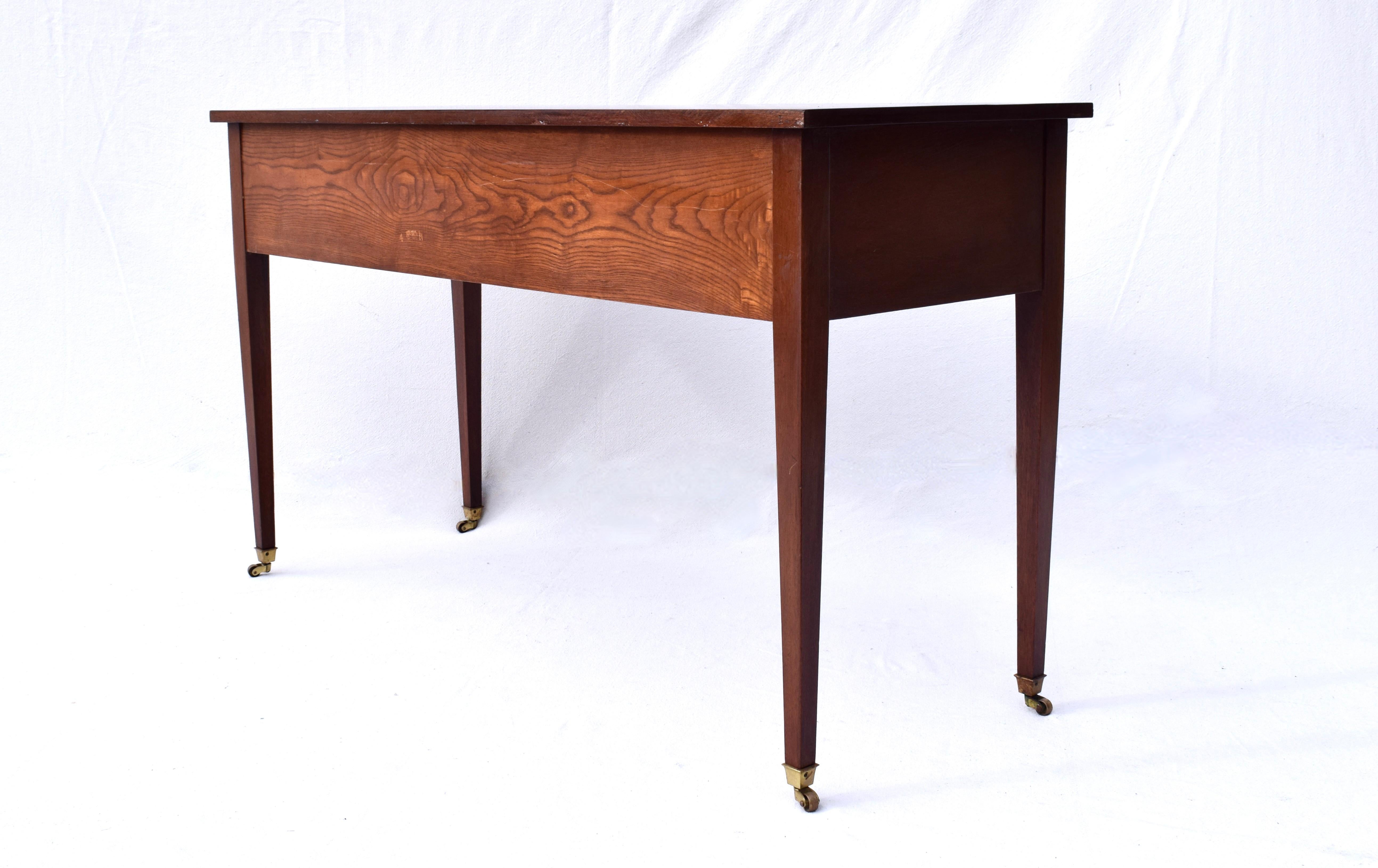 Hepplewhite Mahogany Five Drawer Writing Table For Sale 4