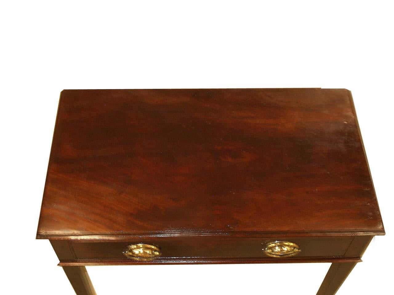 English Hepplewhite Mahogany Side Table For Sale