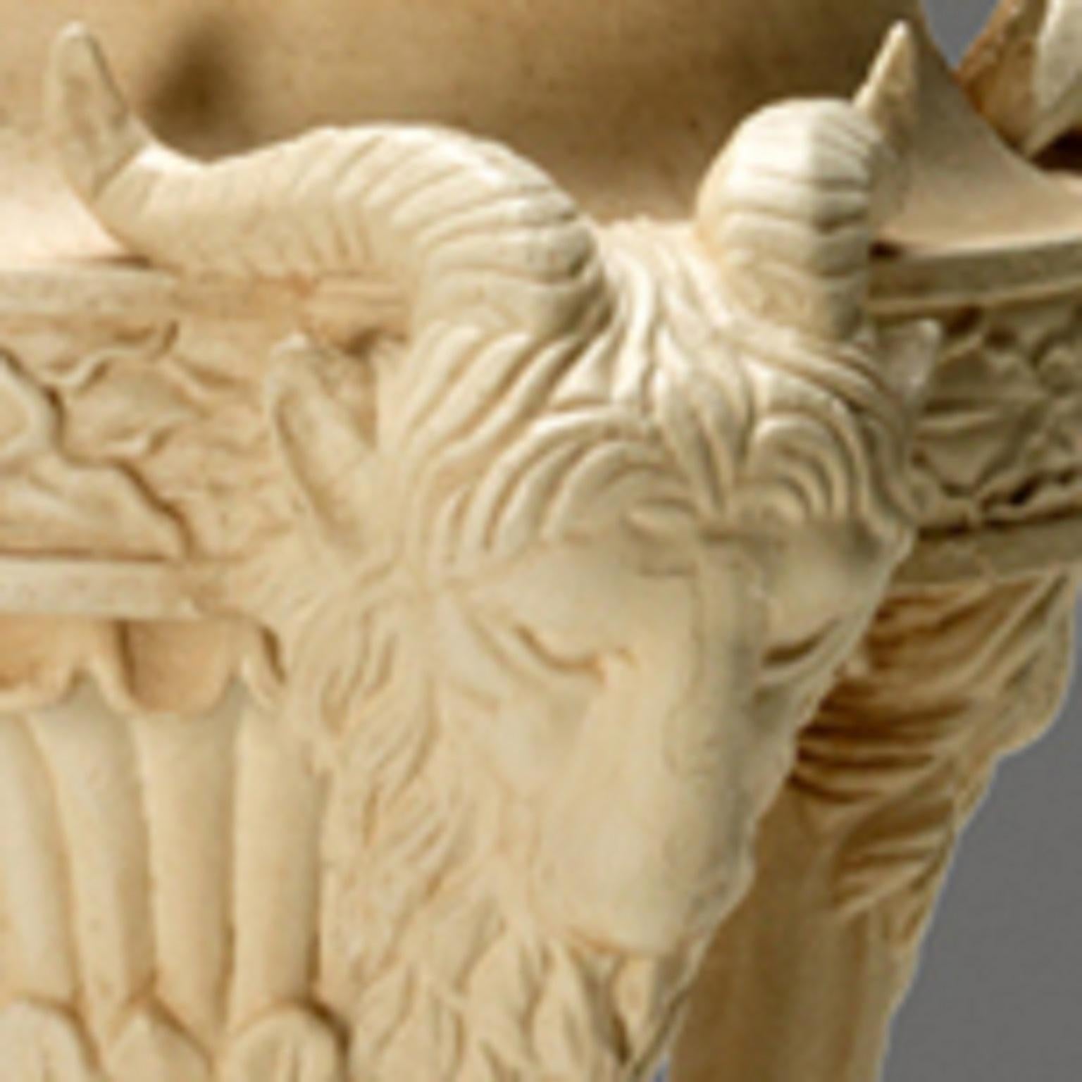 XXI secolo e contemporaneo Torchere a testa di ariete Hepplewhite in vendita