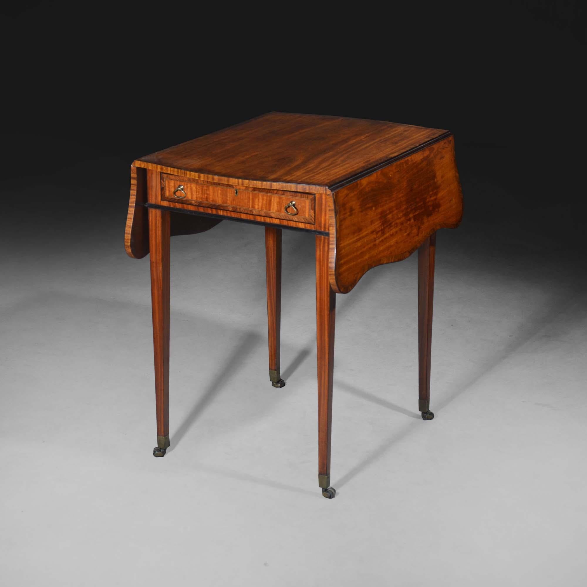 Hepplewhite Satinwood Serpentine Pembroke Table Bon état - En vente à Castle Douglas, GB