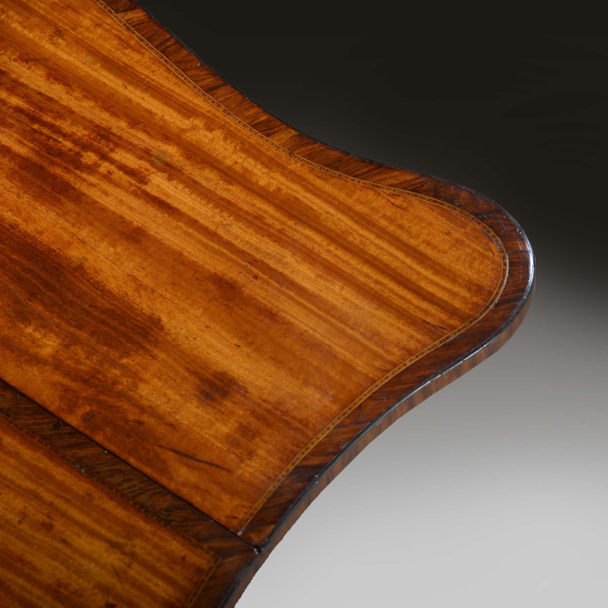 Citronnier Hepplewhite Satinwood Serpentine Pembroke Table en vente
