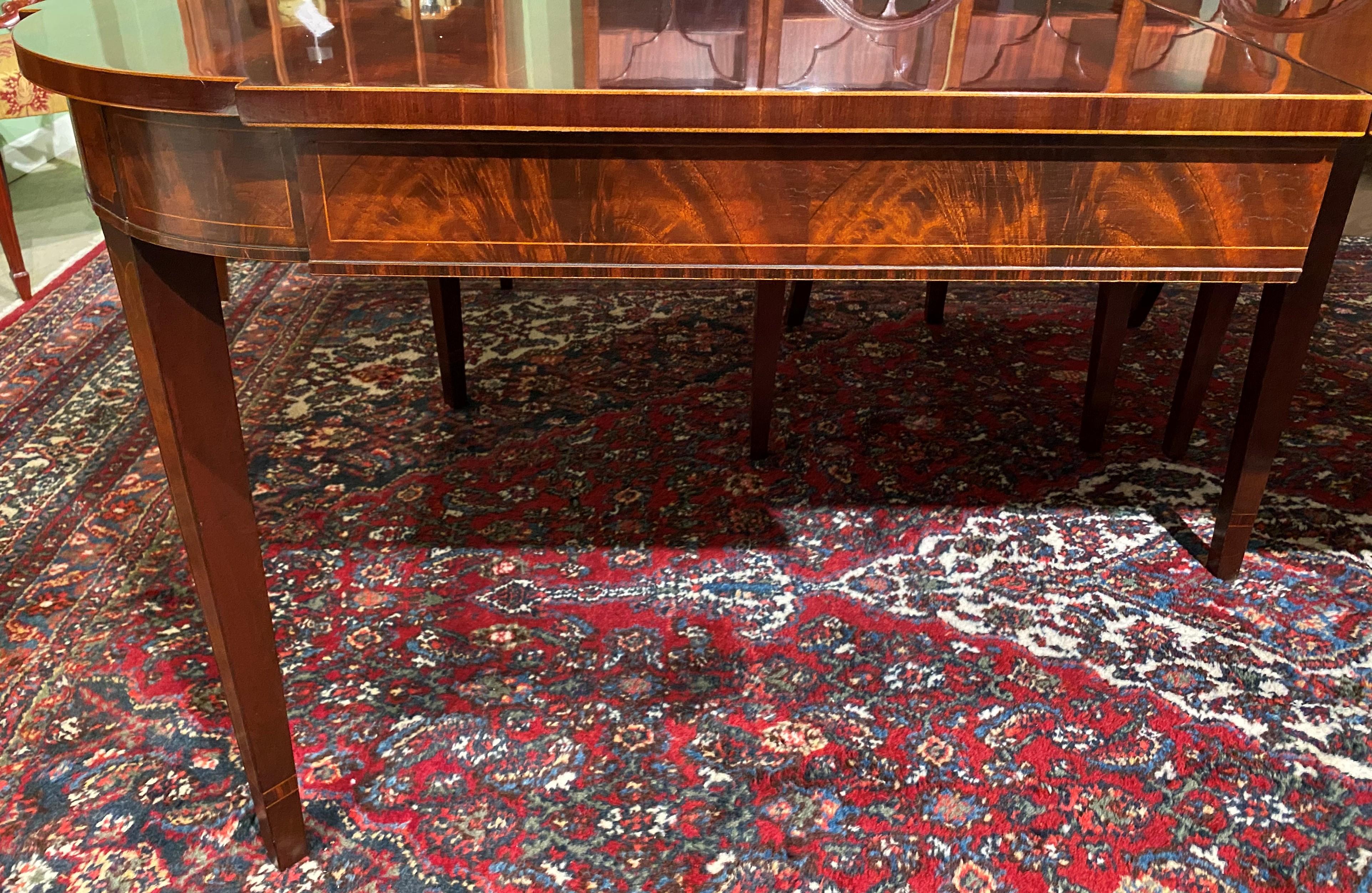 Hepplewhite Schmieg & Kotzian Mahogany Inlaid Dining Table w/ Astragal Corners  In Good Condition In Milford, NH