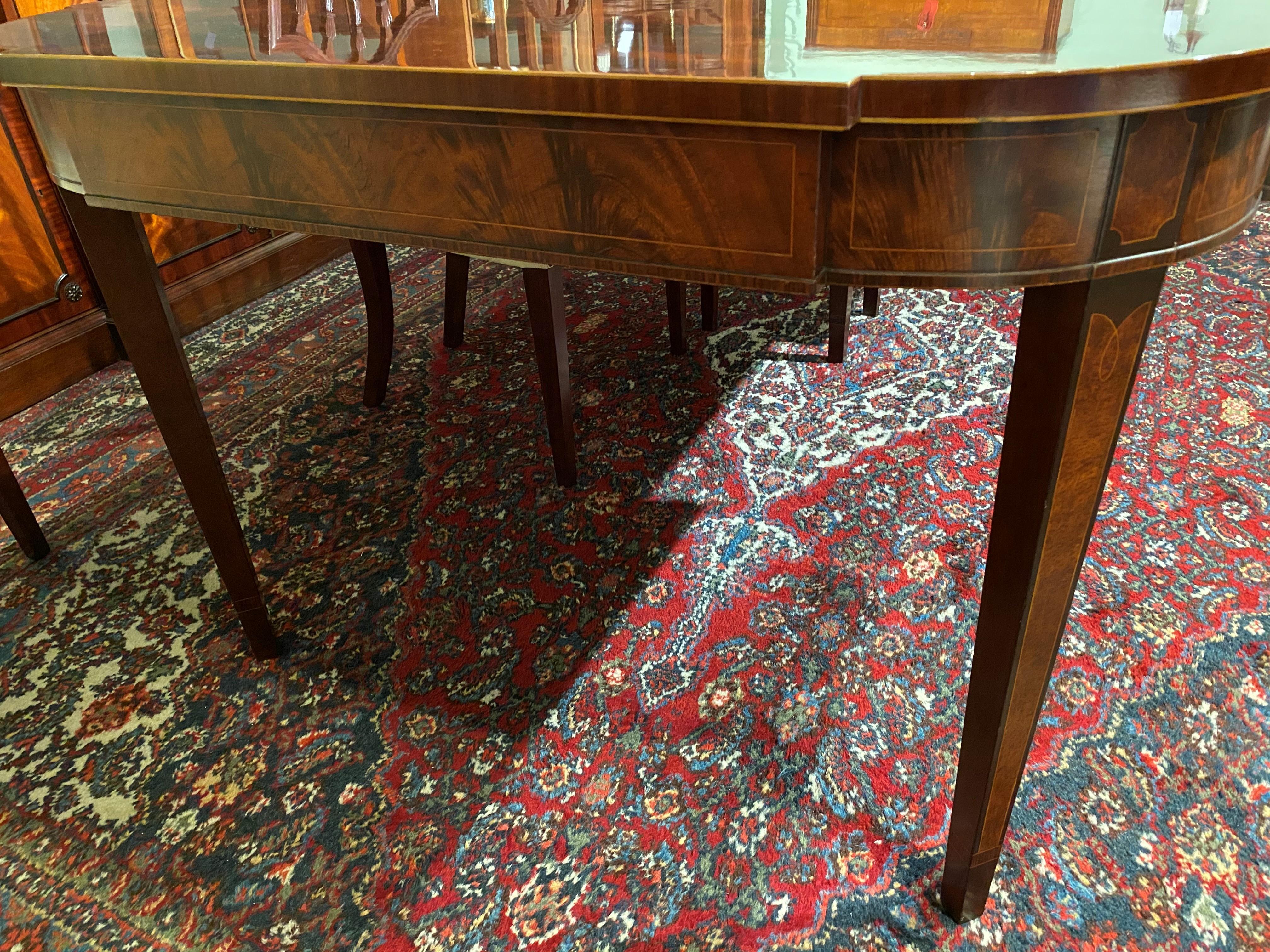 20th Century Hepplewhite Schmieg & Kotzian Mahogany Inlaid Dining Table w/ Astragal Corners 