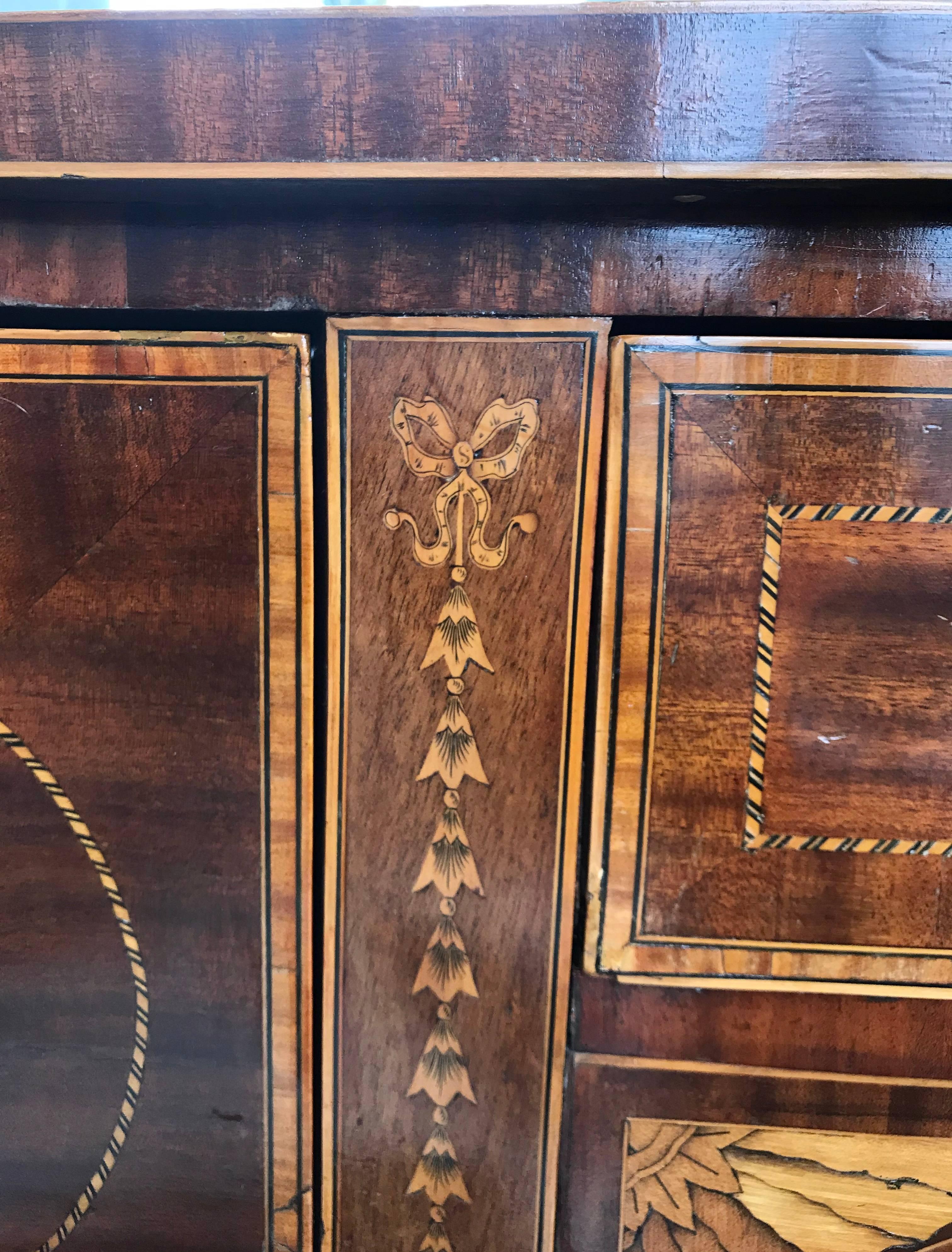 Hepplewhite Sideboard  In Good Condition In New Haven, CT