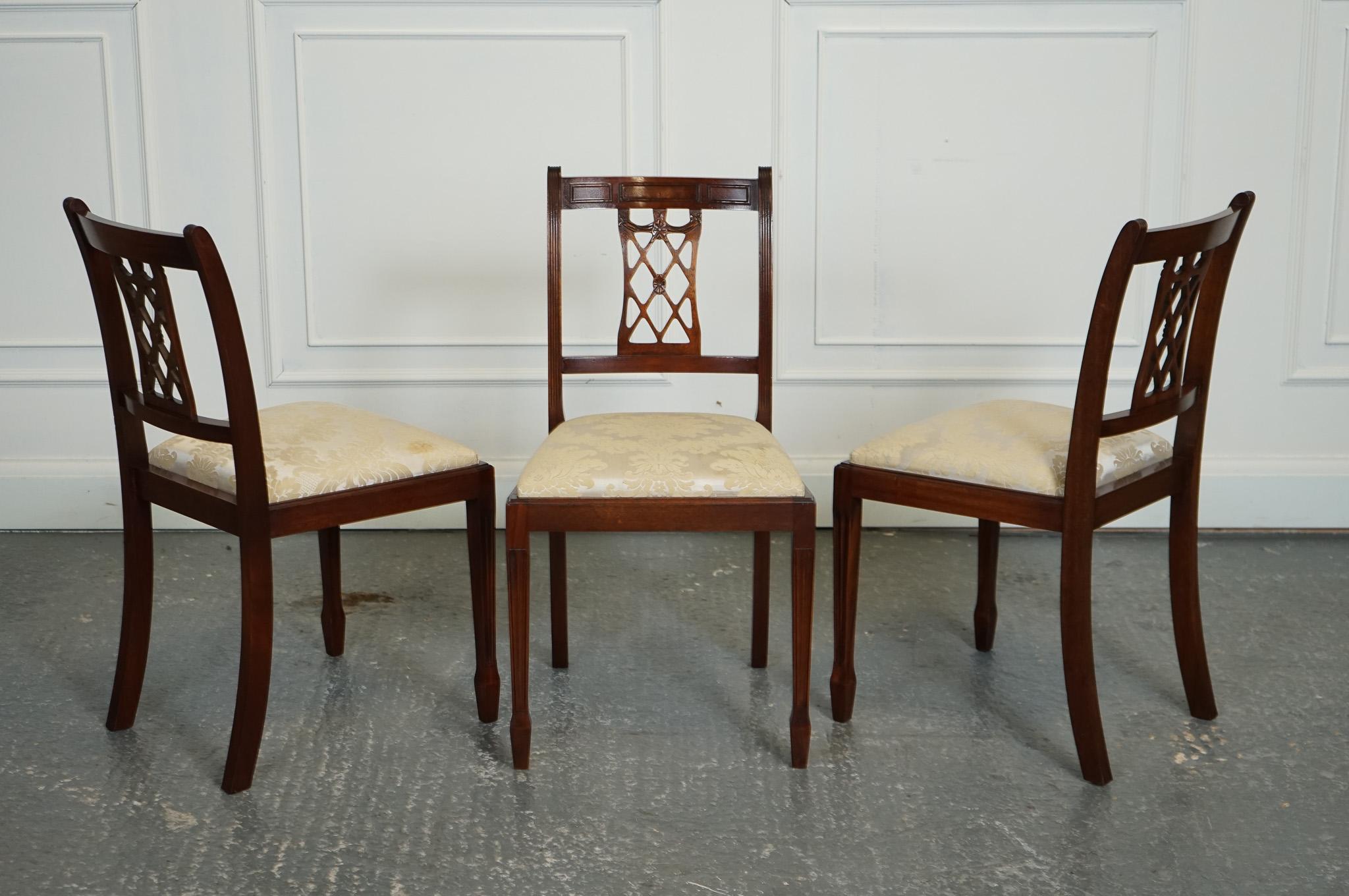 Hand-Crafted HEPPLEWHITE STYLE BEVAN FUNNELL SET OF 5 DINING CHAiRS CREAM UPHOLSTERED SEATS For Sale