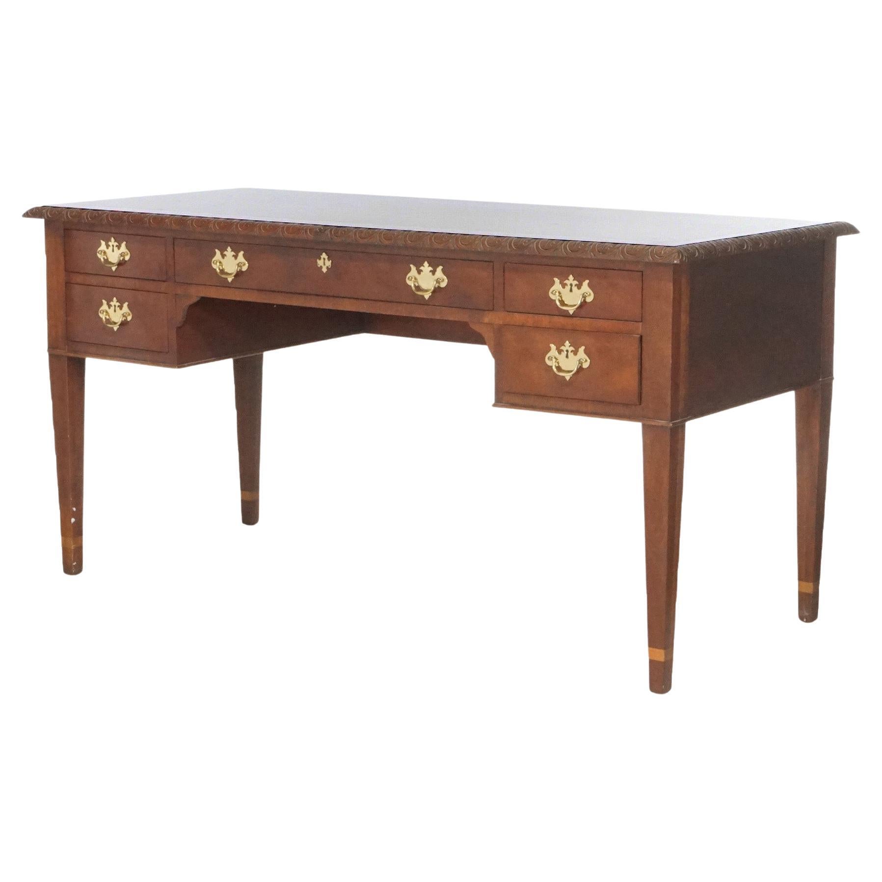 Bureau historique en acajou de style Hepplewhite pour Charleston Baker avec trou de genou, XXe siècle