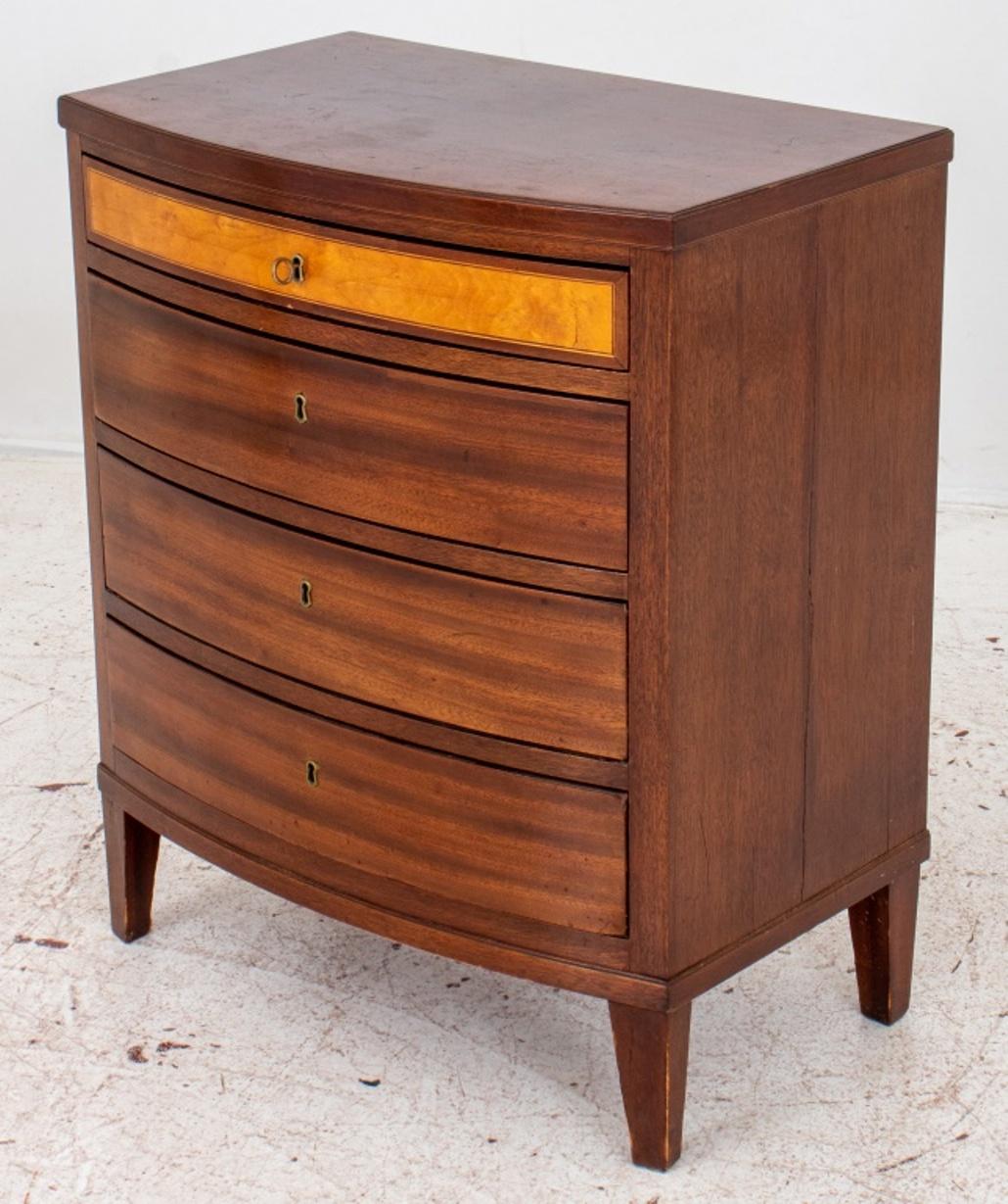 Hepplewhite Style Inlaid Mahogany Chest of Drawers In Good Condition In New York, NY