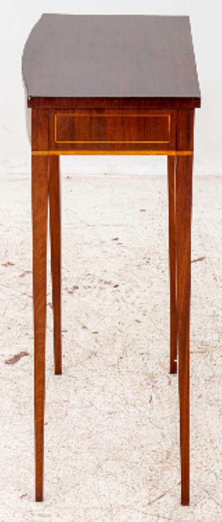 Hepplewhite Style Inlaid Mahogany Side Table In Good Condition For Sale In New York, NY