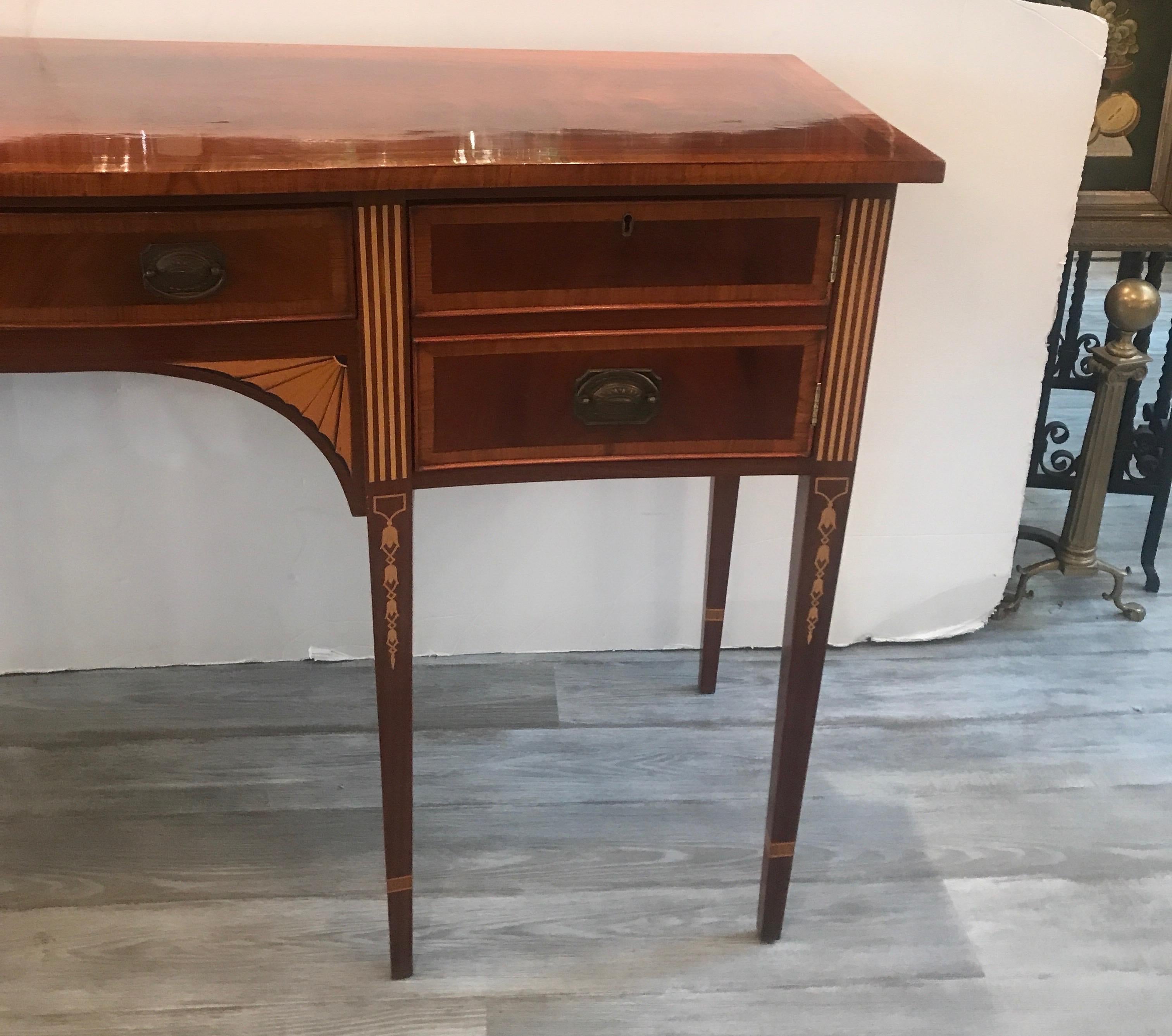 Hepplewhite Style Mahogany and Satinwood Sideboard In Good Condition In Lambertville, NJ
