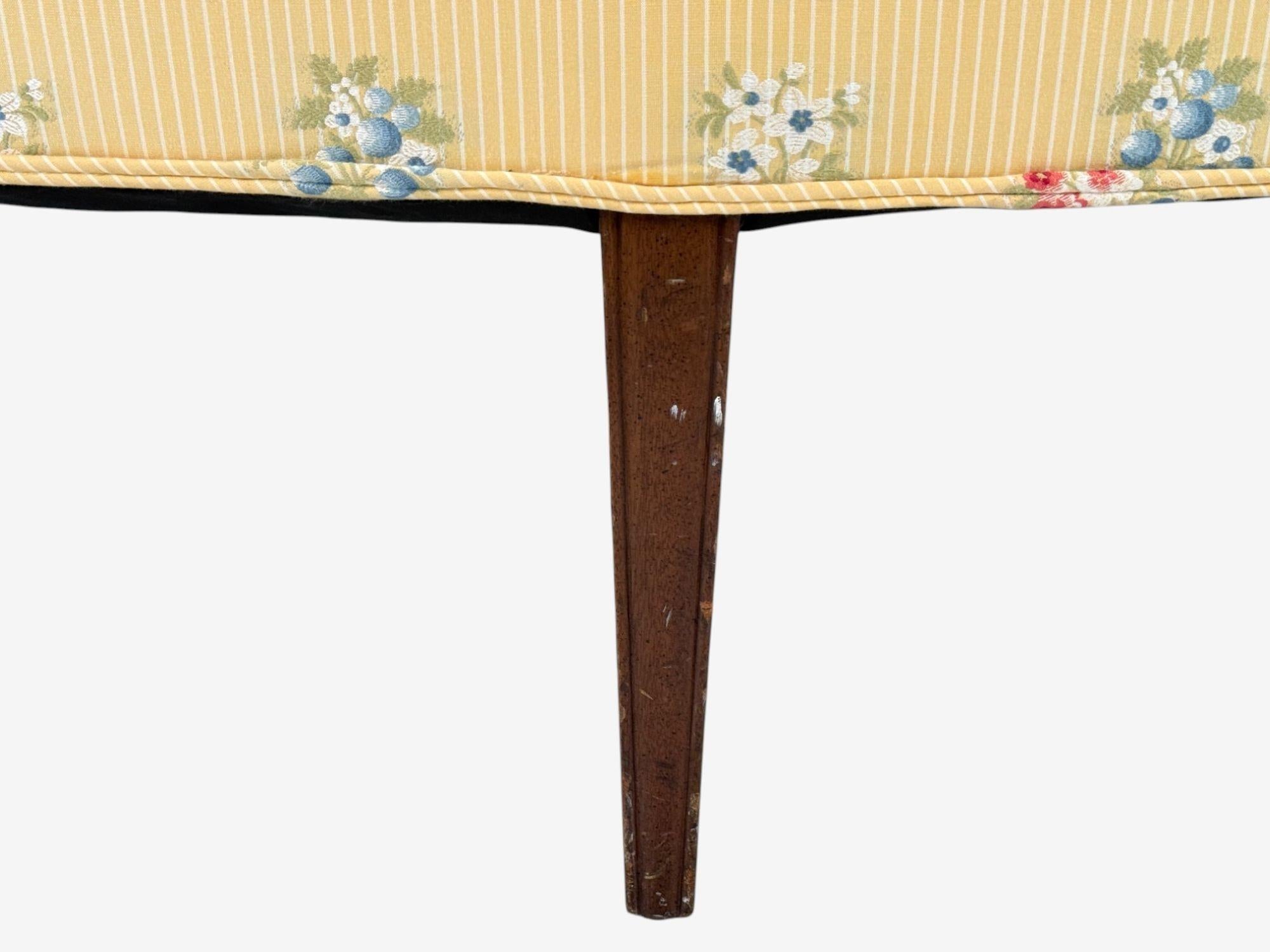 Style Hepplewhite, acajou, tapisserie Scalamandre, Causeuse, années 1930 en vente 6