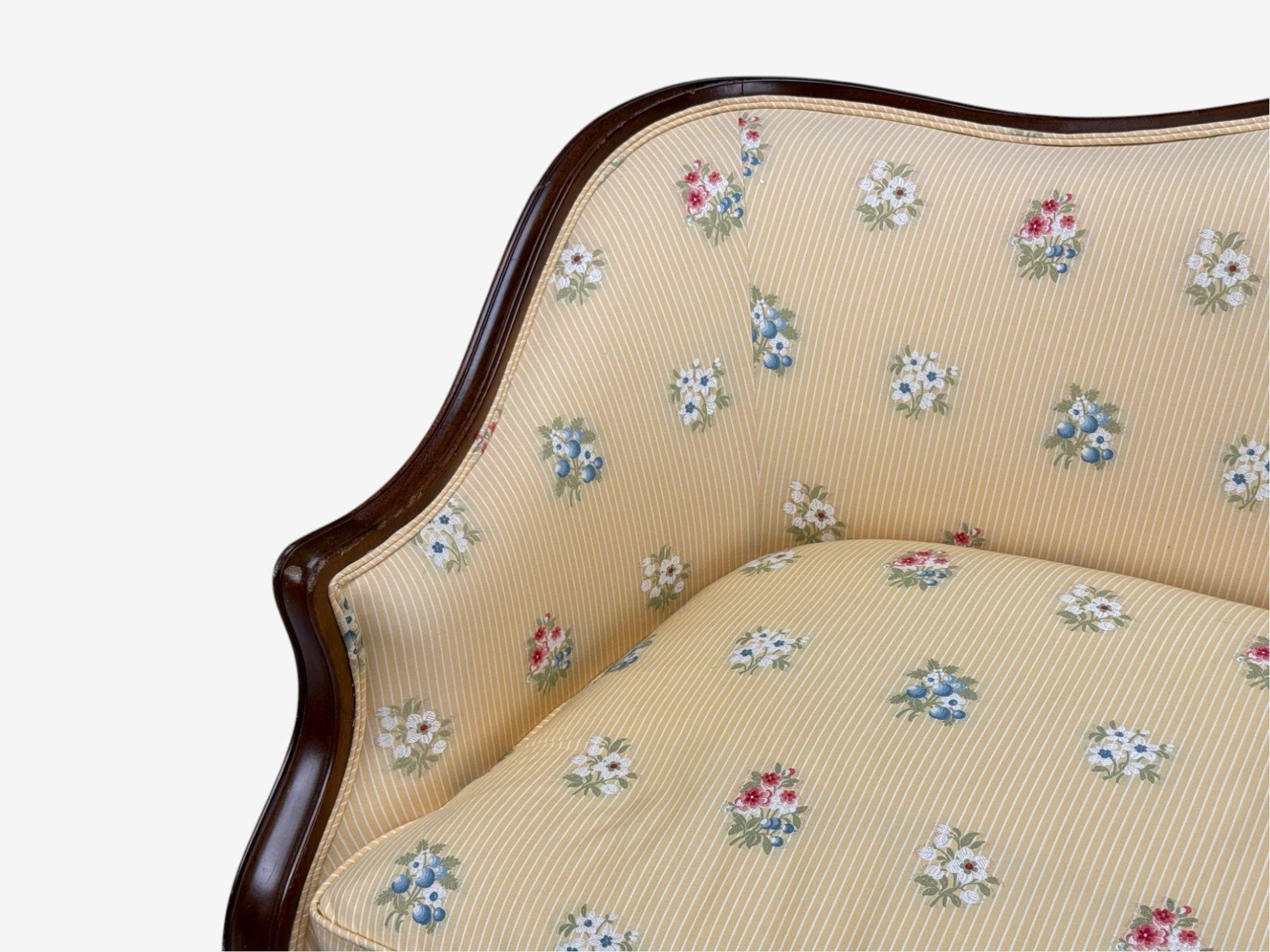 Style Hepplewhite, acajou, tapisserie Scalamandre, Causeuse, années 1930 en vente 3
