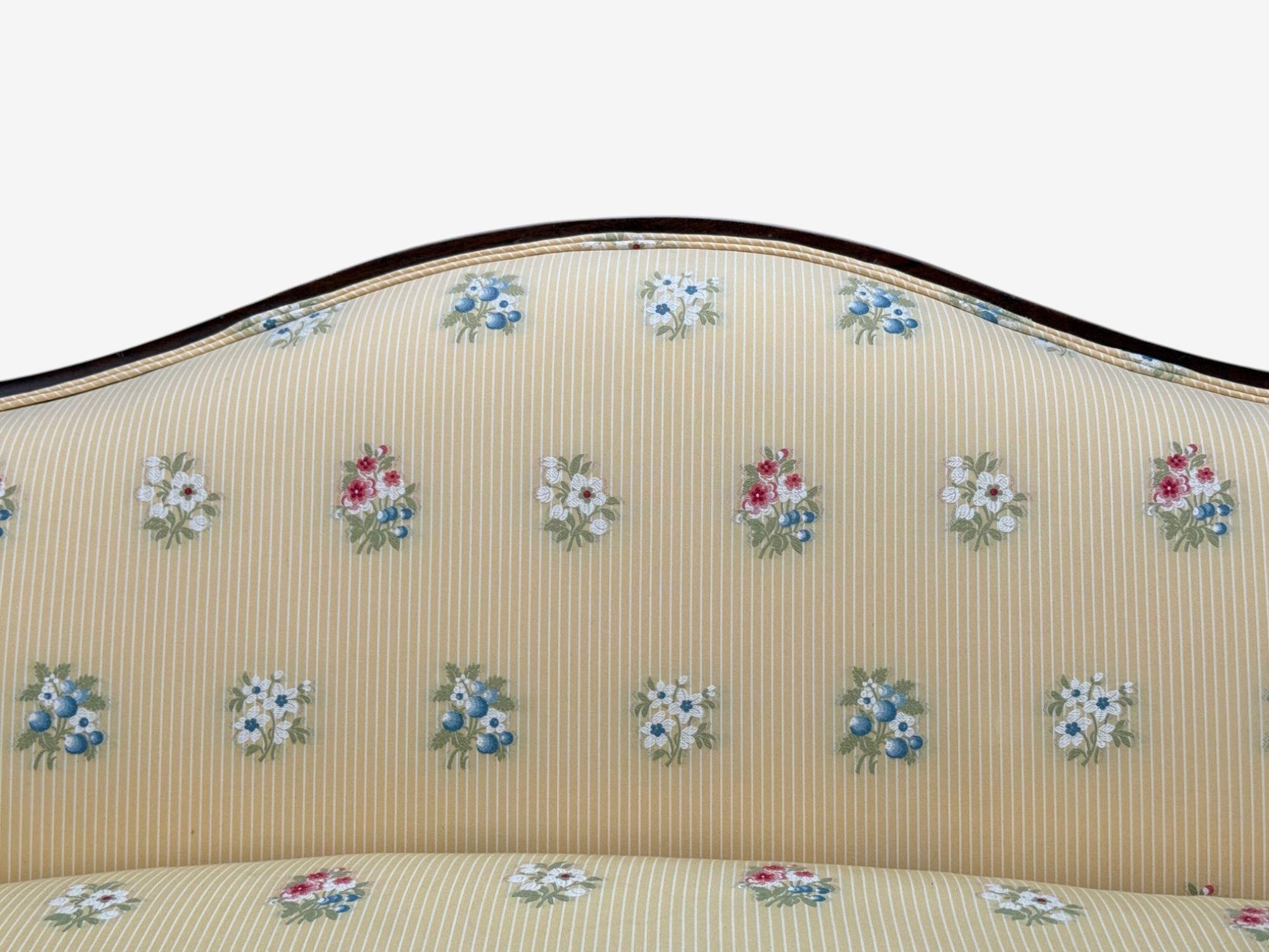 Style Hepplewhite, acajou, tapisserie Scalamandre, Causeuse, années 1930 en vente 4