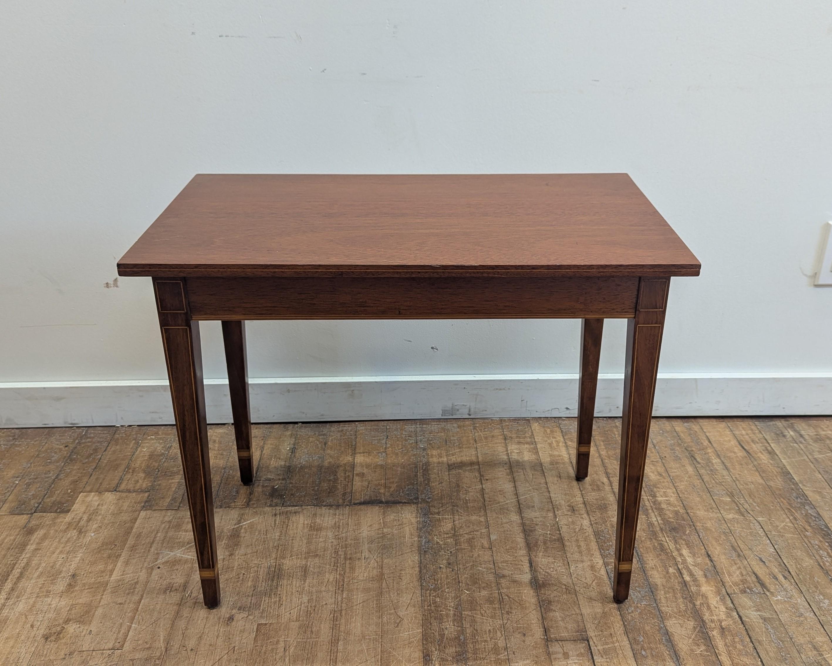 Mid-20th Century Hepplewhite Style Mahogany Side Table For Sale