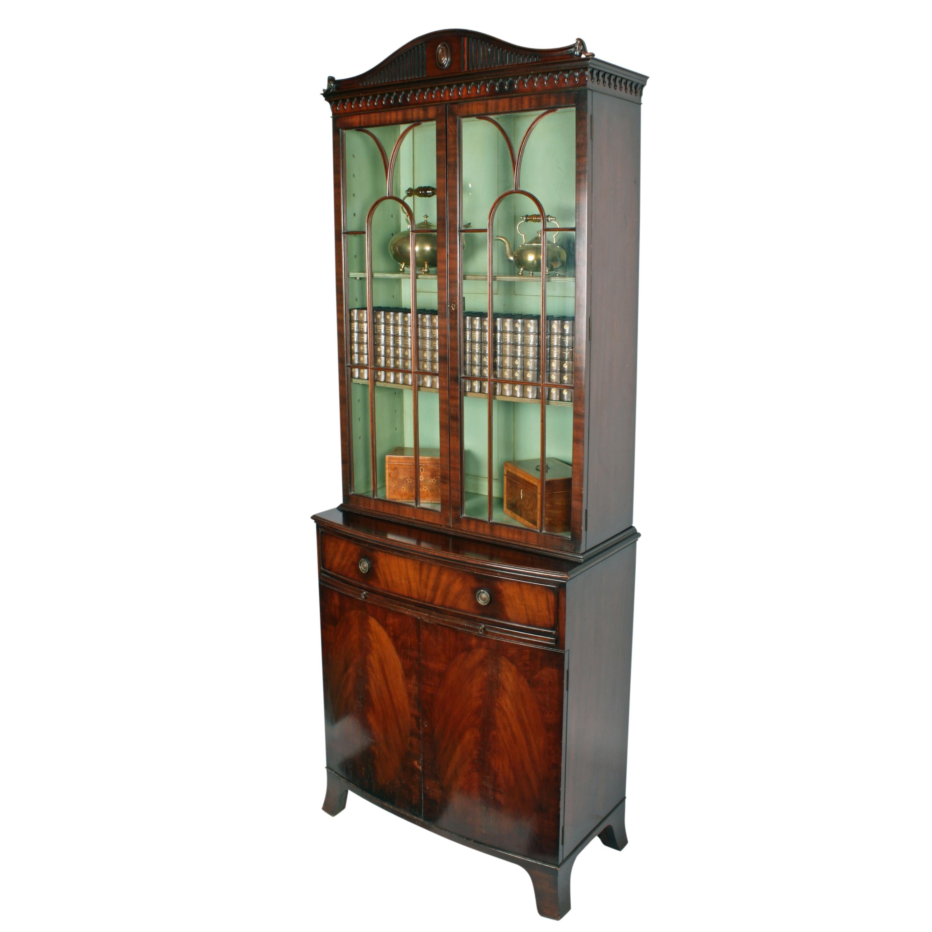 Hepplewhite style two-door bookcase


An early 20th century mahogany Hepplewhite style bookcase.

The bookcase has a two door glazed top over a two door cupboard base with a drawer and slide.

The bookcase top has a decorative serpentine