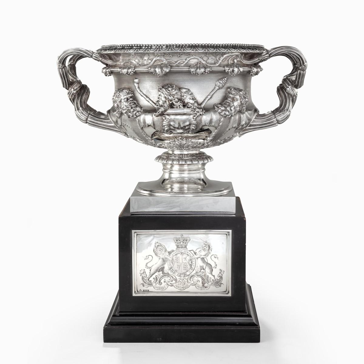 Vase de Sa Majesté : Un trophée de course de chevaux de John Samuel Hunt. Bon état - En vente à Lymington, Hampshire