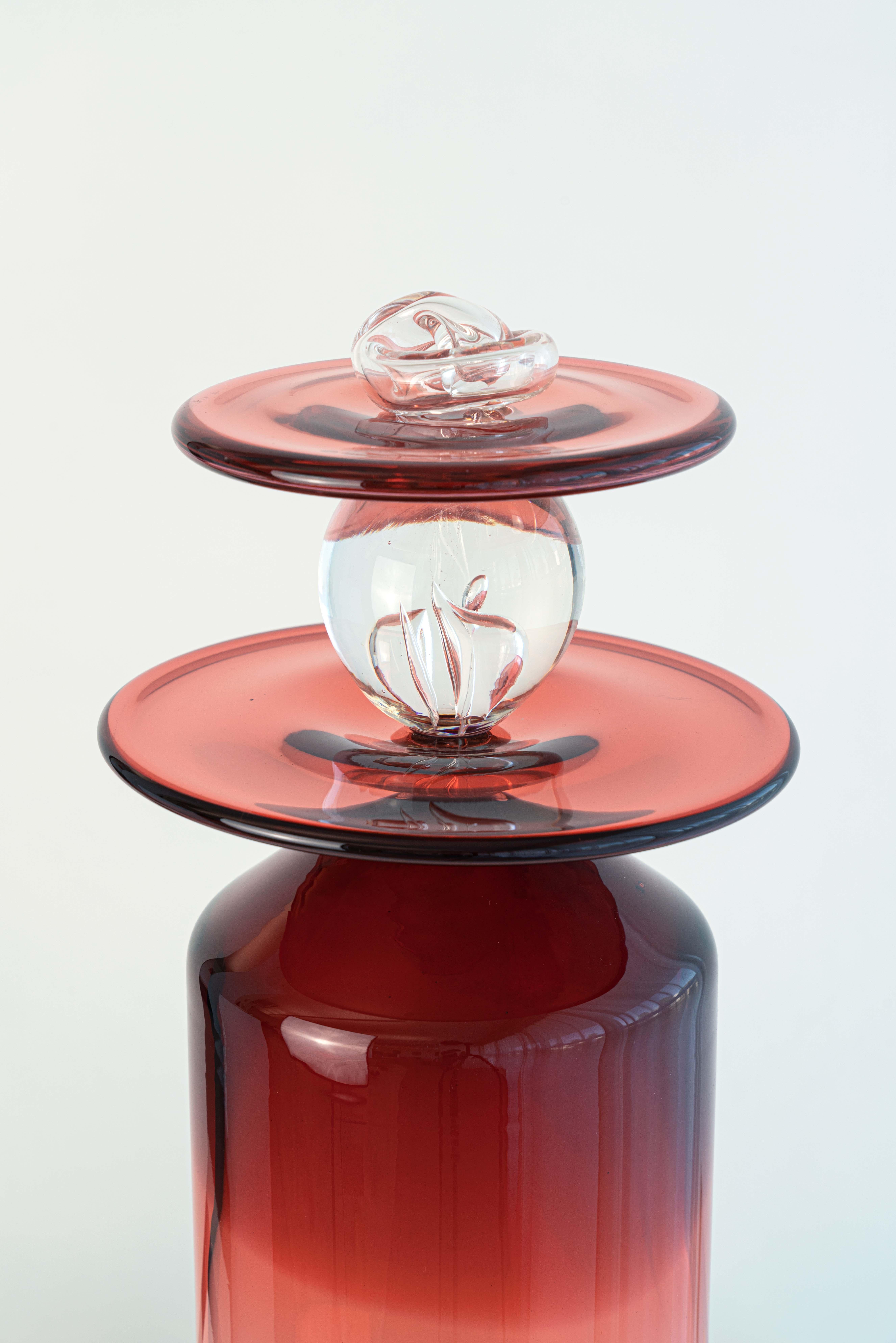 La collezione della designer di Rotterdam Selma Hamstra è stata lanciata durante la Settimana del Design di Milano 2021. La collezione 'His Masters Voice' contiene am designs in vetro creati per mettere in discussione l'artigianato. Alla ricerca di