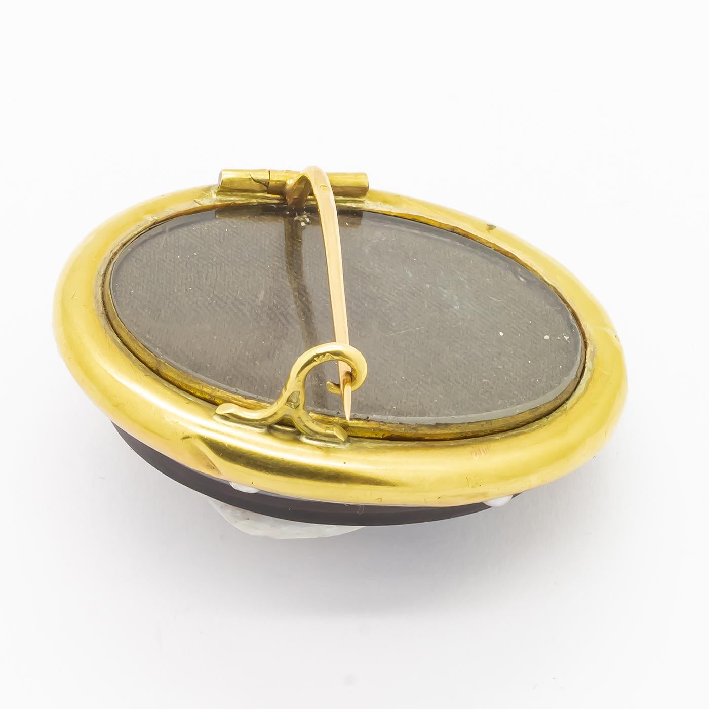 Round Cut Hera Cameo Brooch With Sardonyx Natural Pearl And Gold, Circa 1890 For Sale