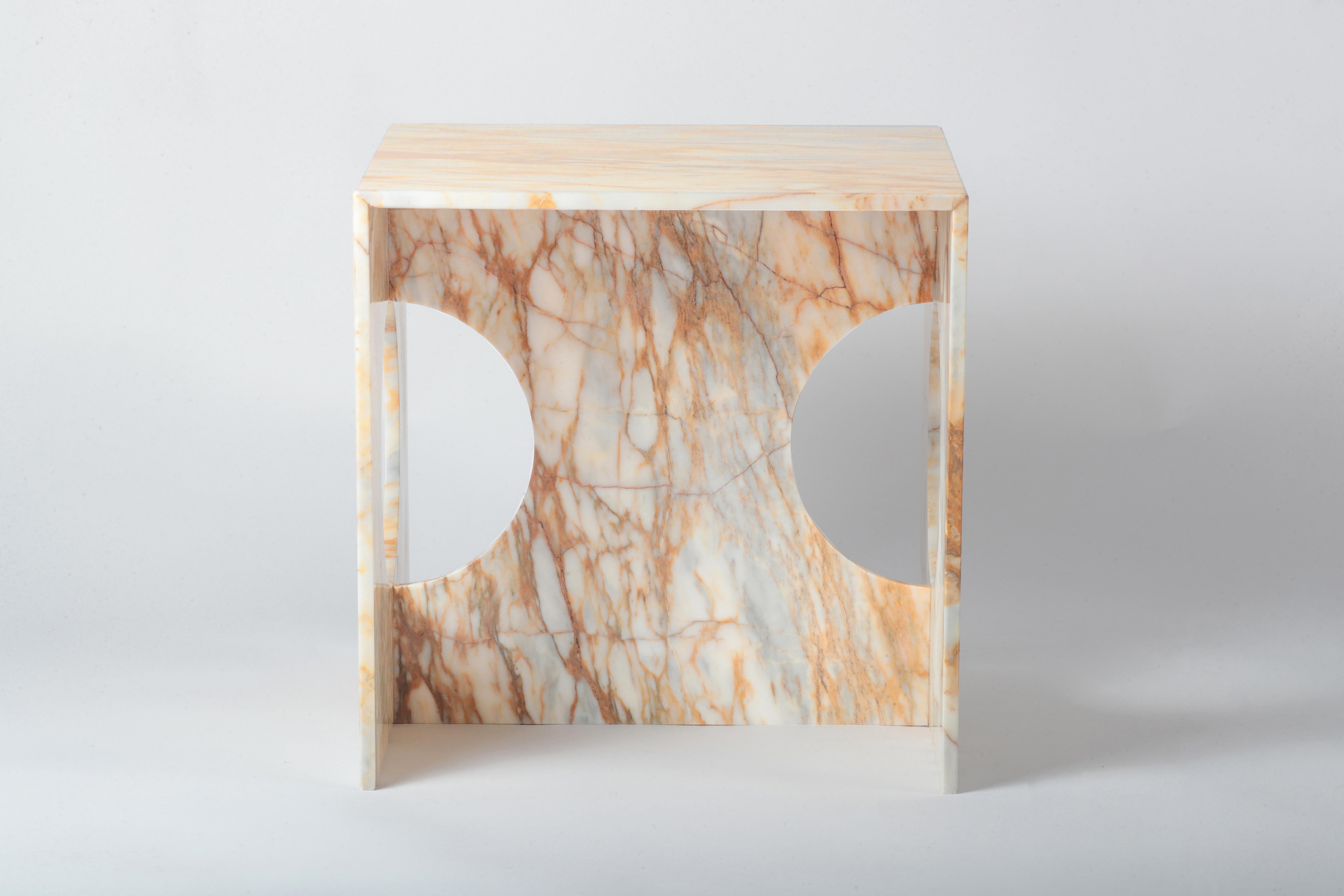 Moderne Table basse Hera en marbre bleu ciel par Studio Mohs en vente