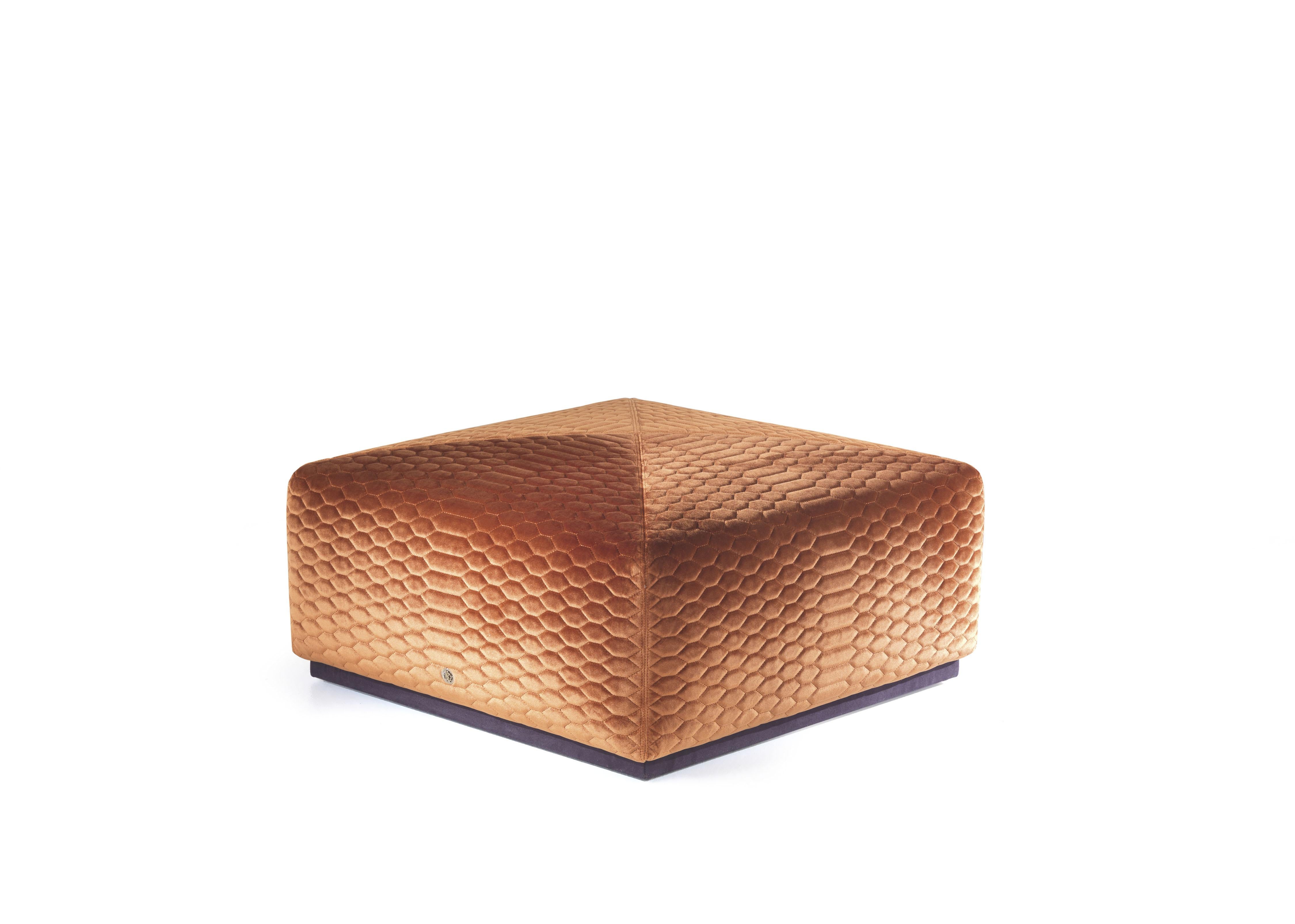 Elegant and modern lines for the Hera pouf upholstered with precious Charlize silk printed with typical Roberto Cavalli patterns.
Hera Pouf structure in poplar wood and foam. Upholstery in hexagonal quilted fabric CAT. A velvet paul COL. 403 orange