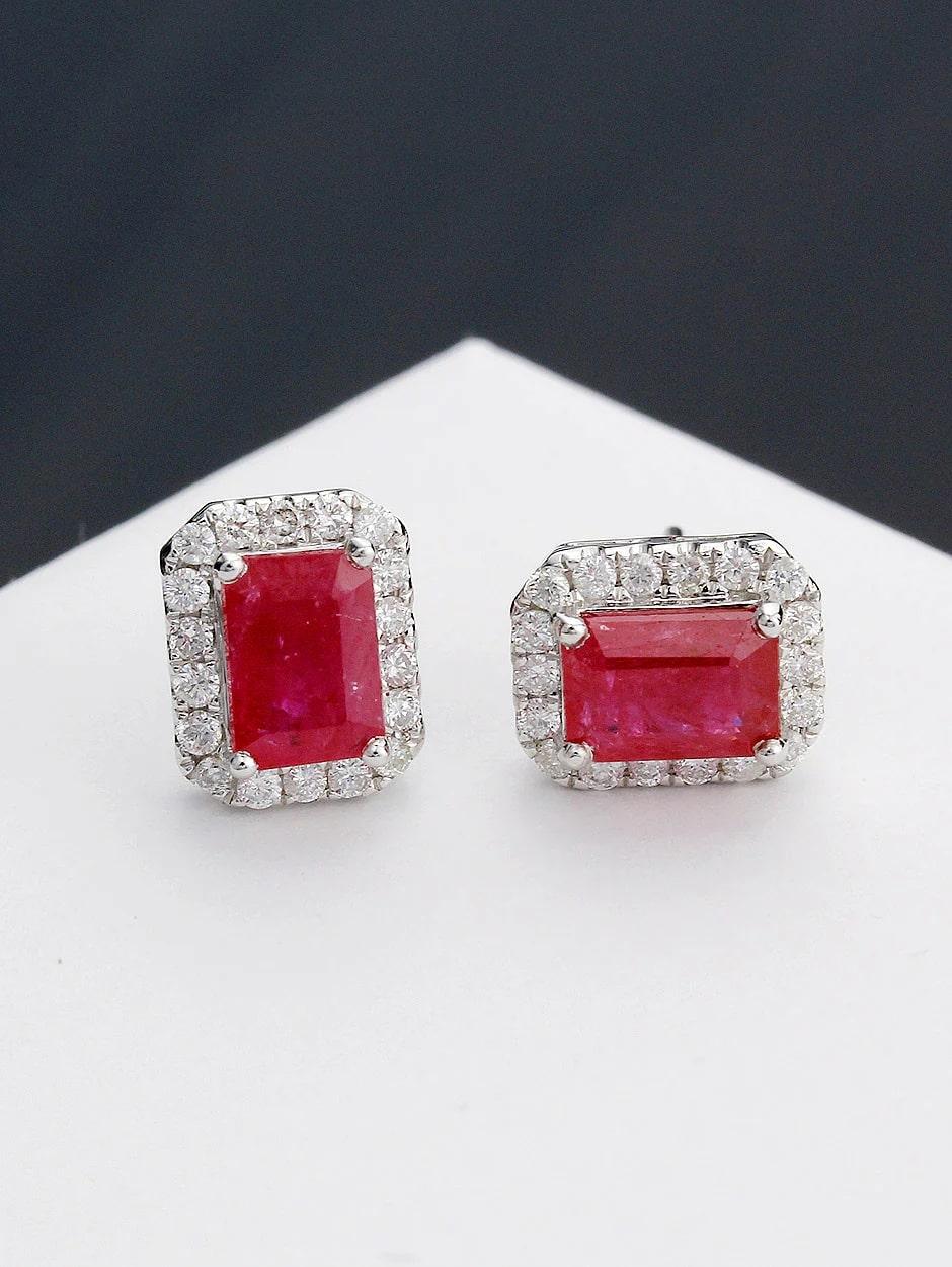 Earring Information
Diamond Type : Natural Diamond
Metal : 18K
Metal Color : Yellow Gold
Diamond Carat Weight : 0.40ttcw
Rubies Carat Weight : 1.80ttcw
Diamond Color Clarity : SI-Quality / H-Color
 

JEWELRY CARE
Over the course of time, body oil
