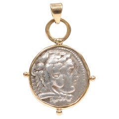 Colgante Heracles Tetradracma de plata con adornos de 18 quilates