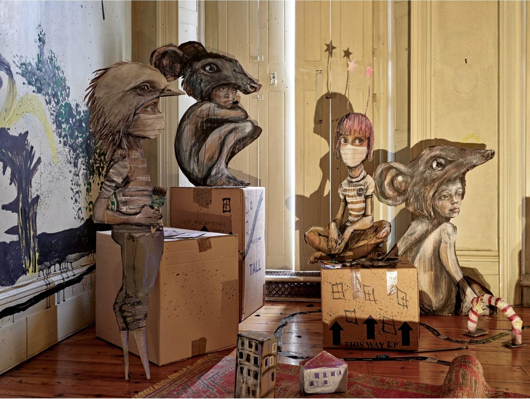 COA incluso
Herakut è un duo di artisti tedeschi composto da Hera (Jasmin Siddiqui) e Akut (Falk Lehmann). Nel 2004 entrambi gli artisti hanno unito le loro opere e i loro nomi per creare Herakut. La loro collaborazione di successo ha unito i loro
