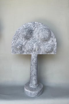 Sculpture en marbre de forme héraldique de Tom Von Kaenel