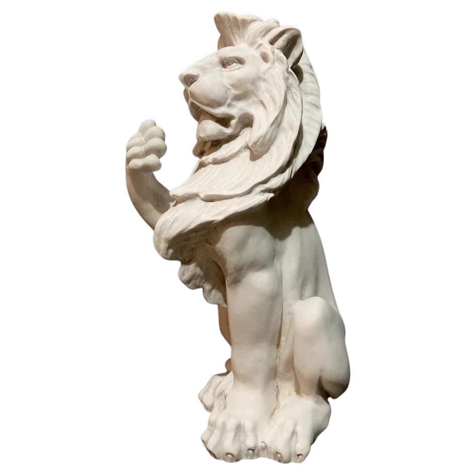 Il leone araldico è un potente simbolo utilizzato in stemmi, bandiere e disegni araldici per rappresentare forza, coraggio, nobiltà e autorità. Tipicamente raffigurato in una posizione stilizzata ed eretta, detta 