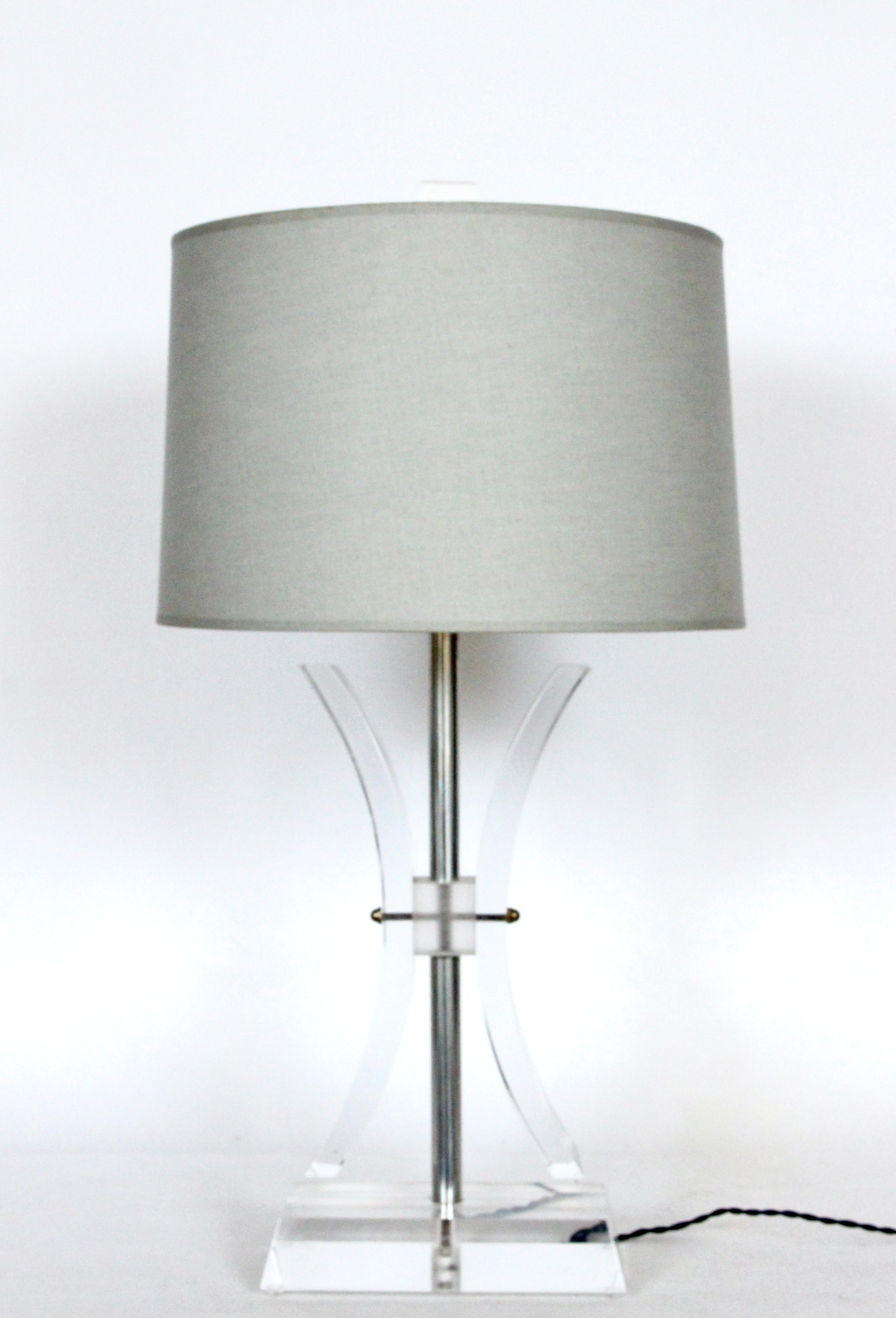 Herb Ritts for Astrolite Curved Double Swag Clear Lucite Table Lamp, 1970s For Sale 8