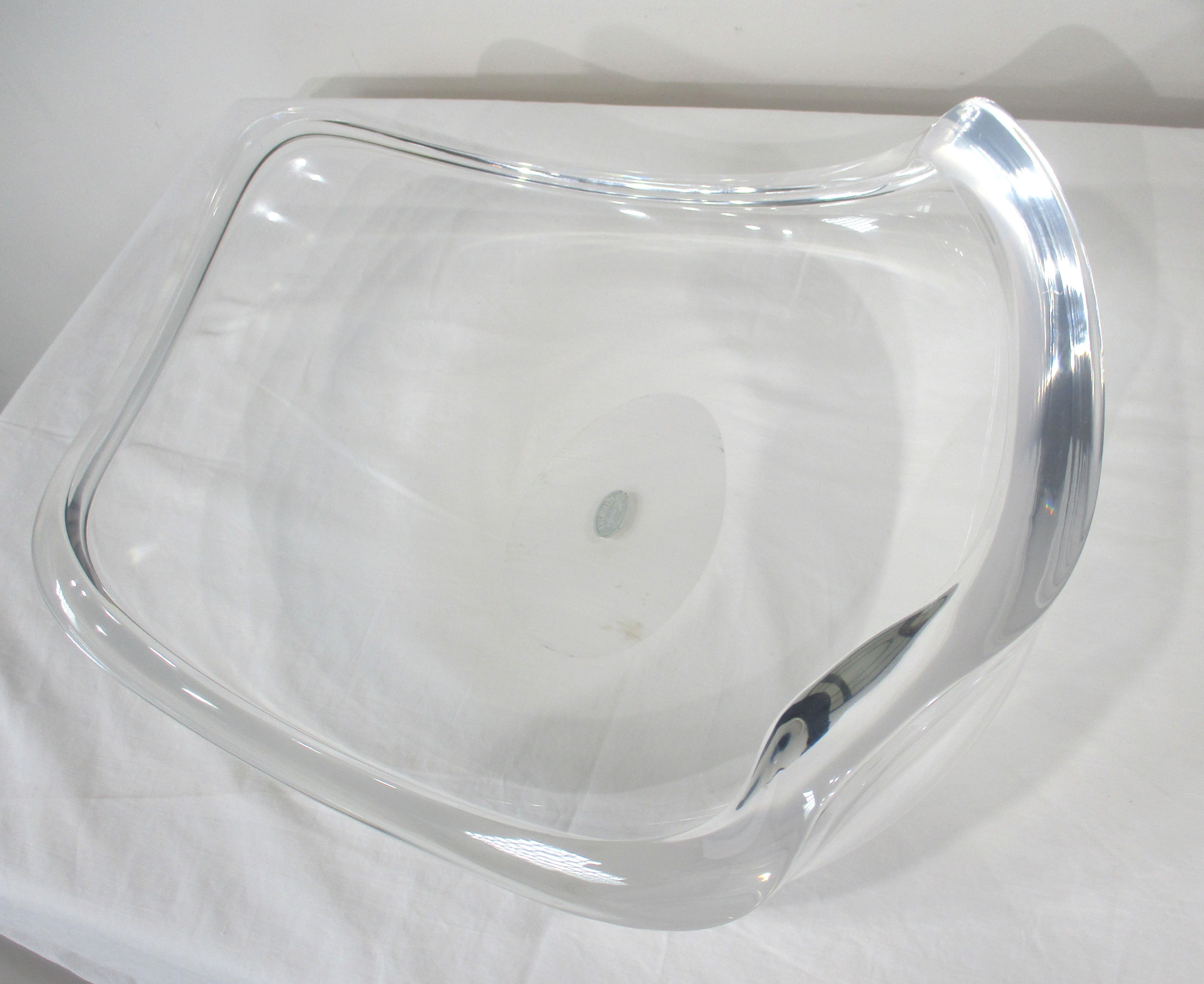 Herb Ritts Large Mid Century Sculptural Lucite Center Piece Bowl for Astrolite (bol en Lucite pour Astrolite) Bon état - En vente à Cincinnati, OH